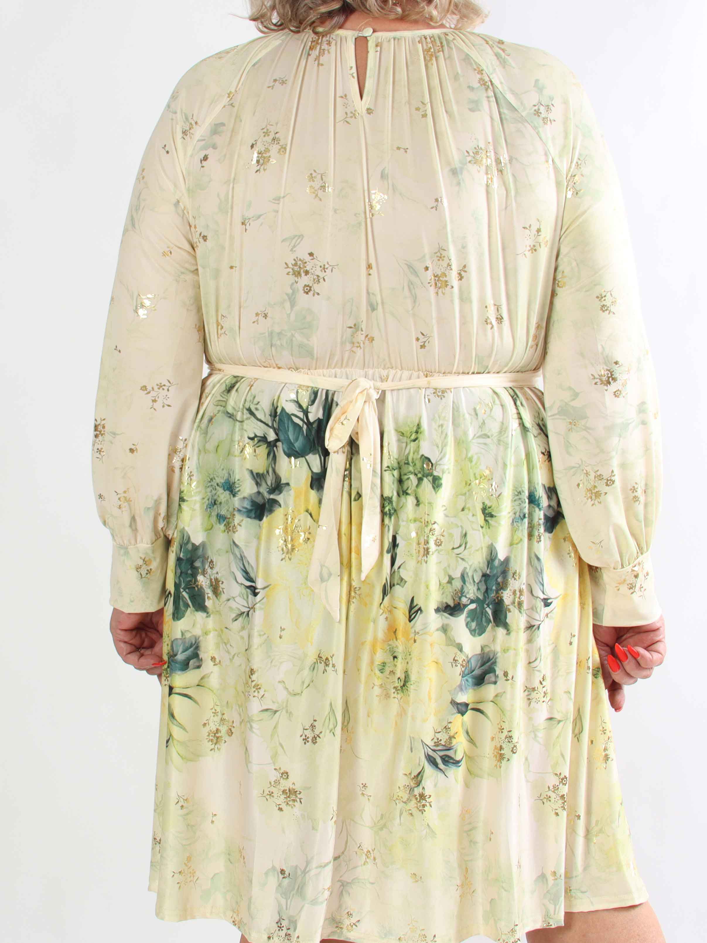 Paloma Ethereal Short - Plus size kjole med fint blomsterprint og gulddetaljer