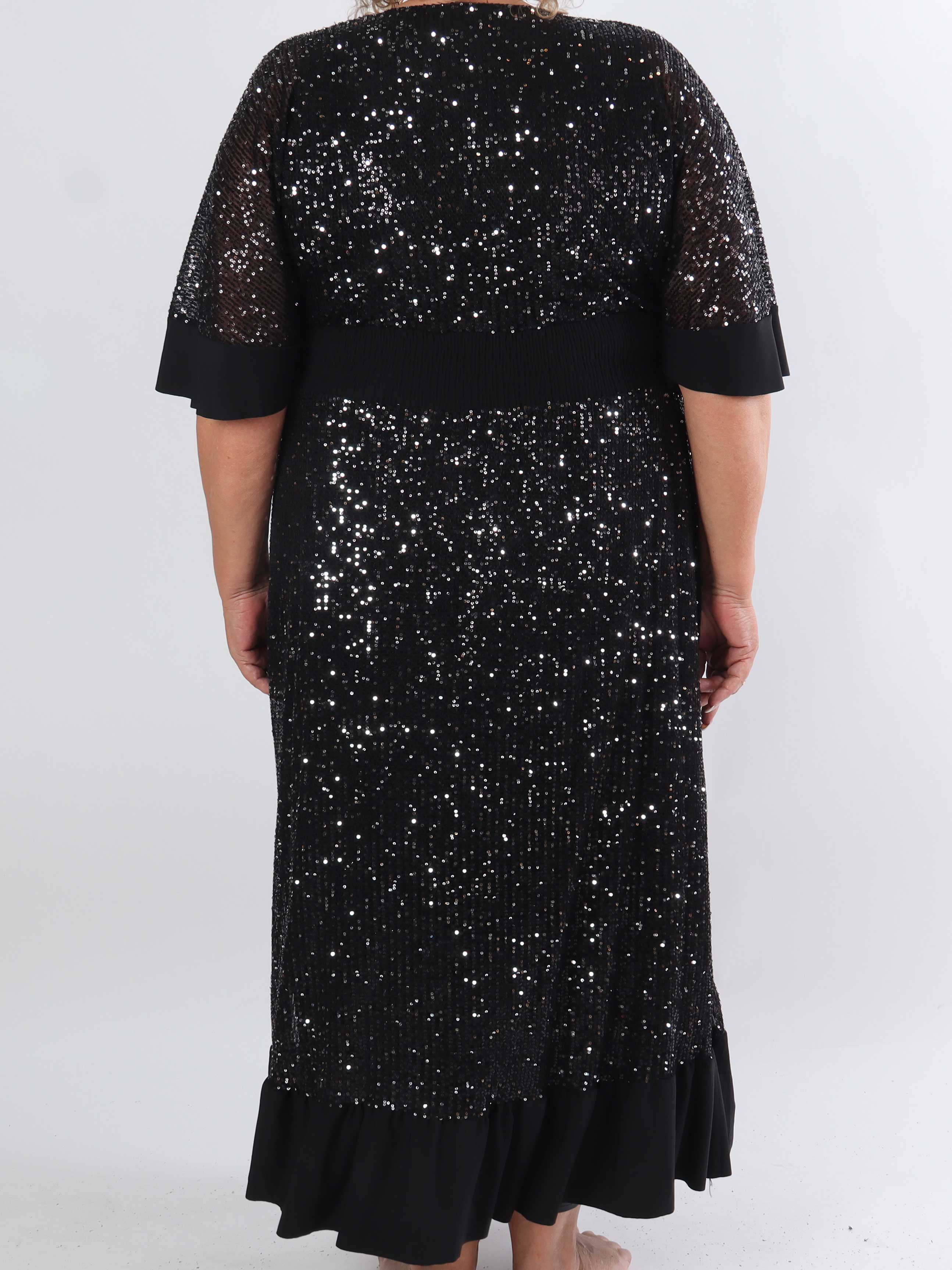 Pamela Glitter - Lång paljettklänning i plusstorlek med volanger och smock