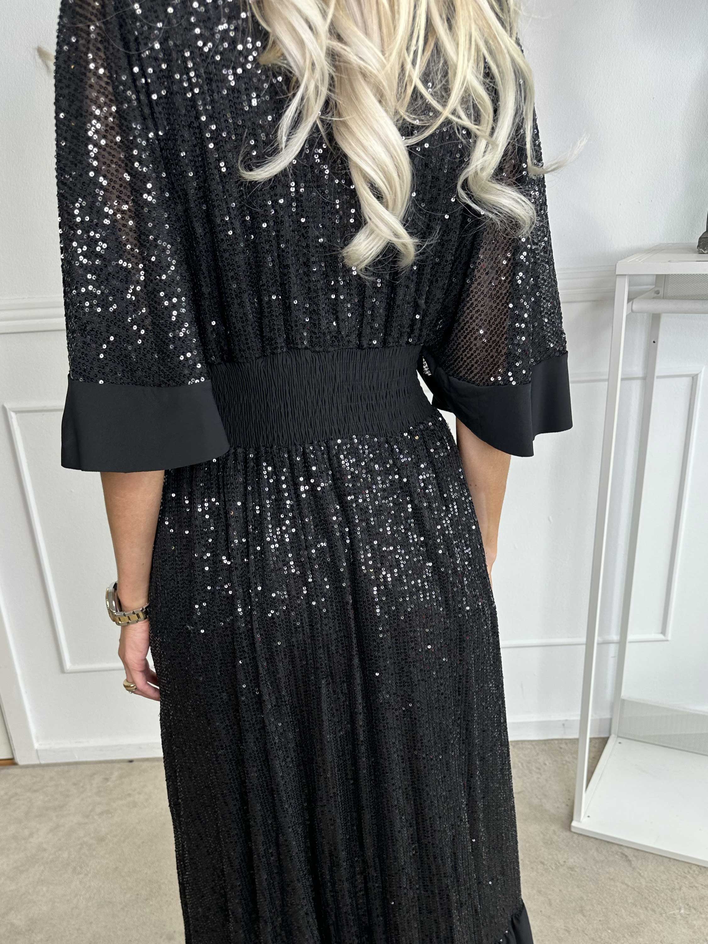 Pamela Glitter - Lång paljettklänning med volanger och smock