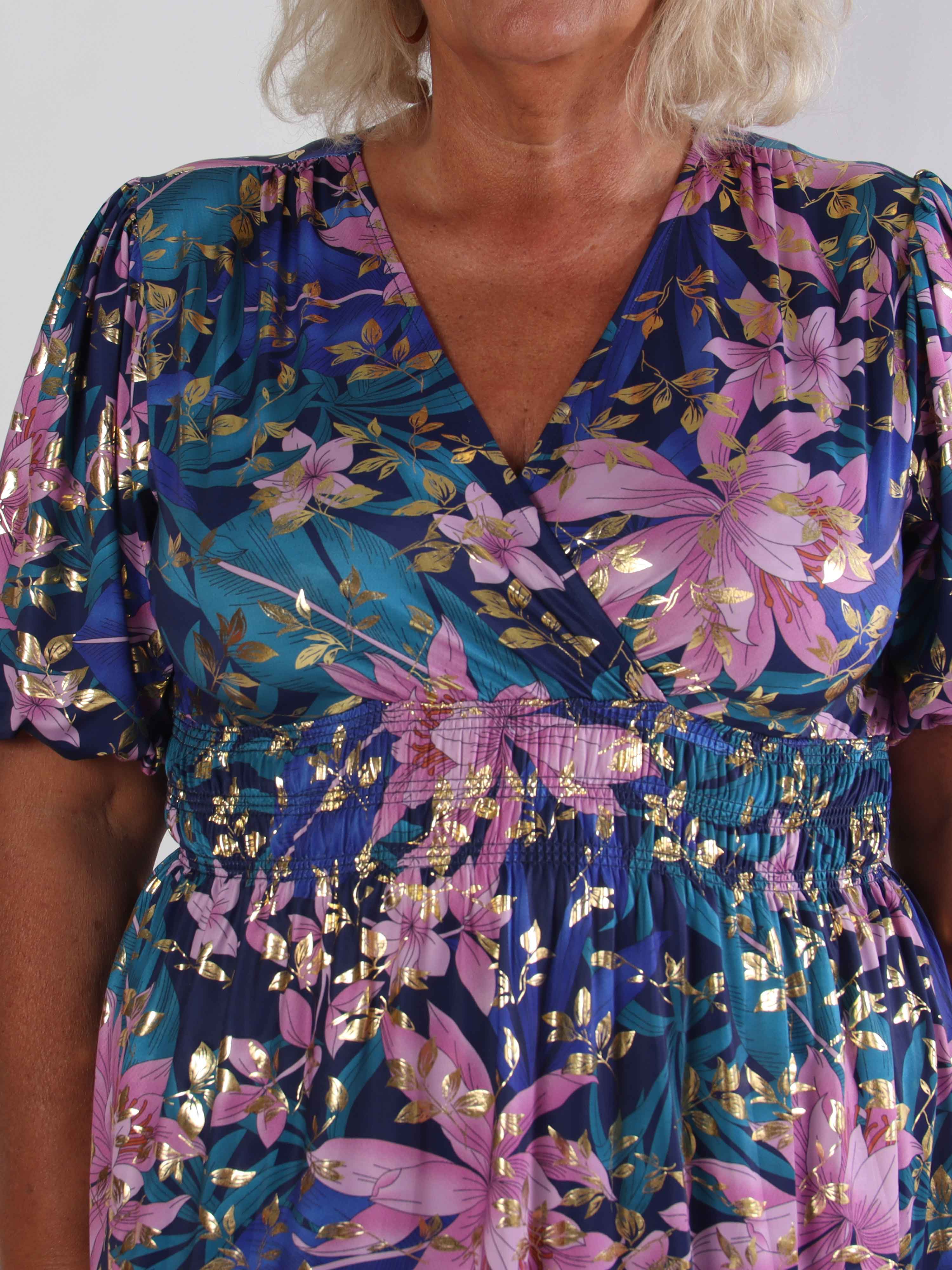 Pamina Leaf Short - Kort elastisk plus size klänning med bladmotiv