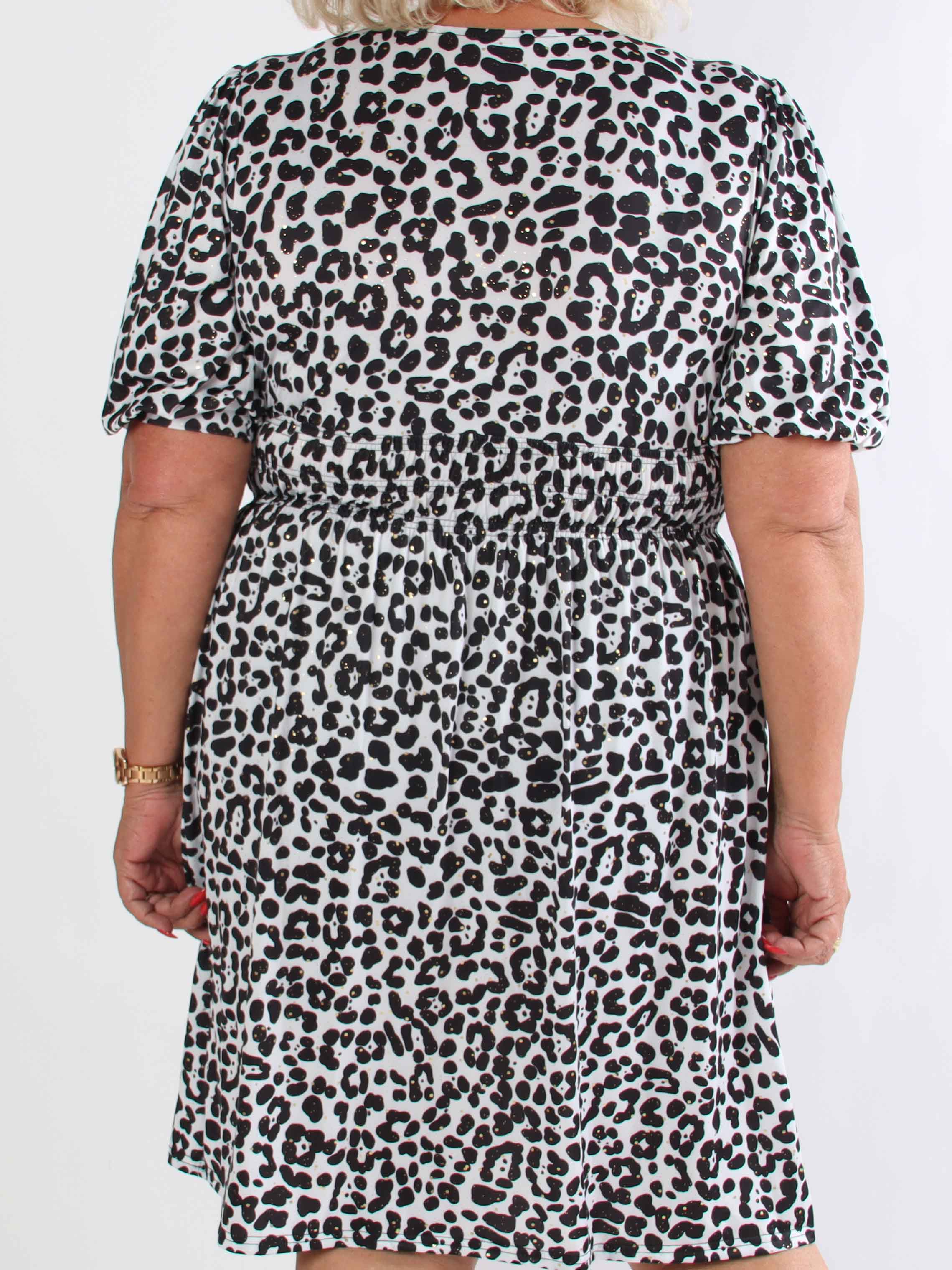 Pamina Leo Short - Kort elastisk plus size kjole i leopardprint