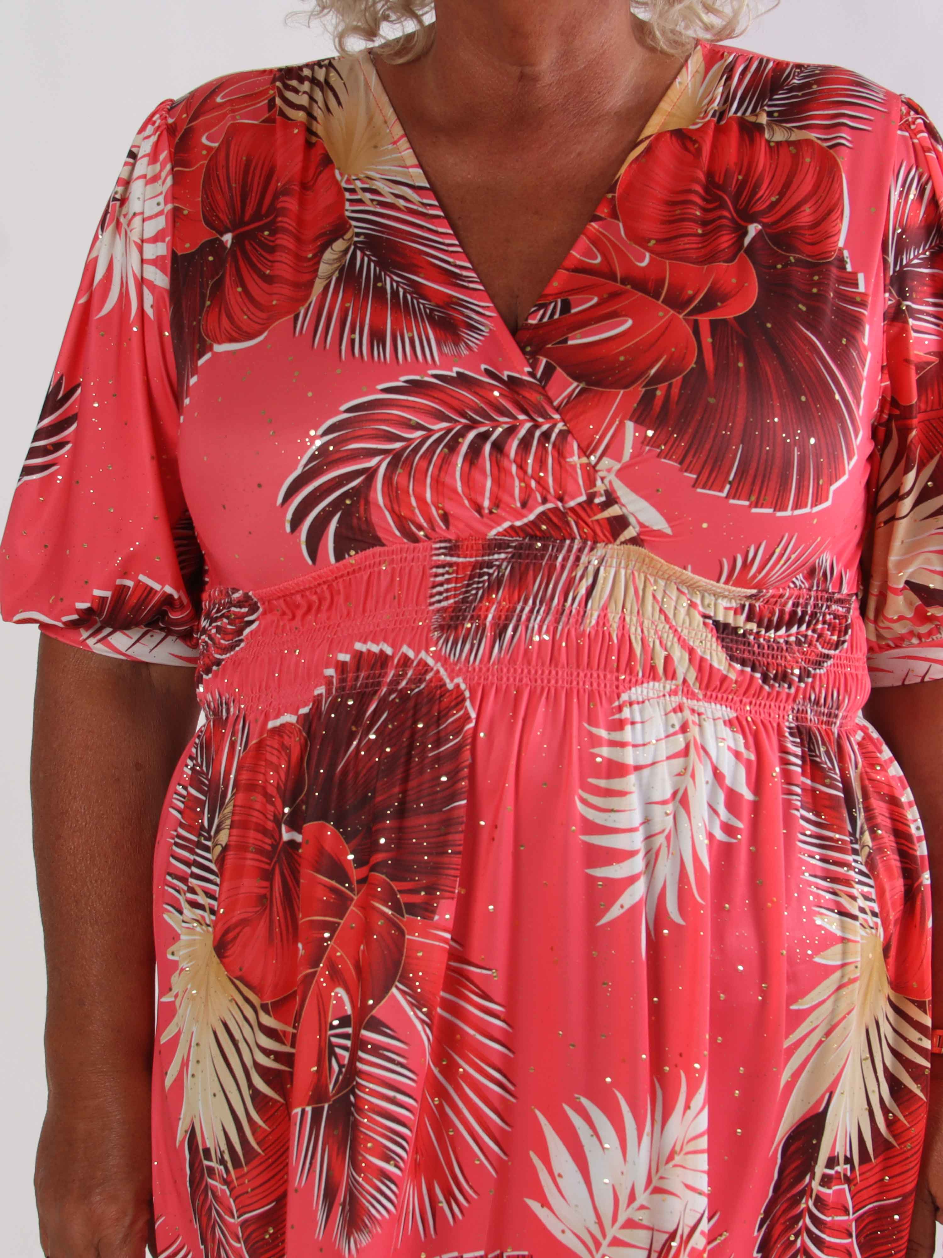 Pamina Palm Short - Elastisk plus size klänning med bladmotiv och gulddamm