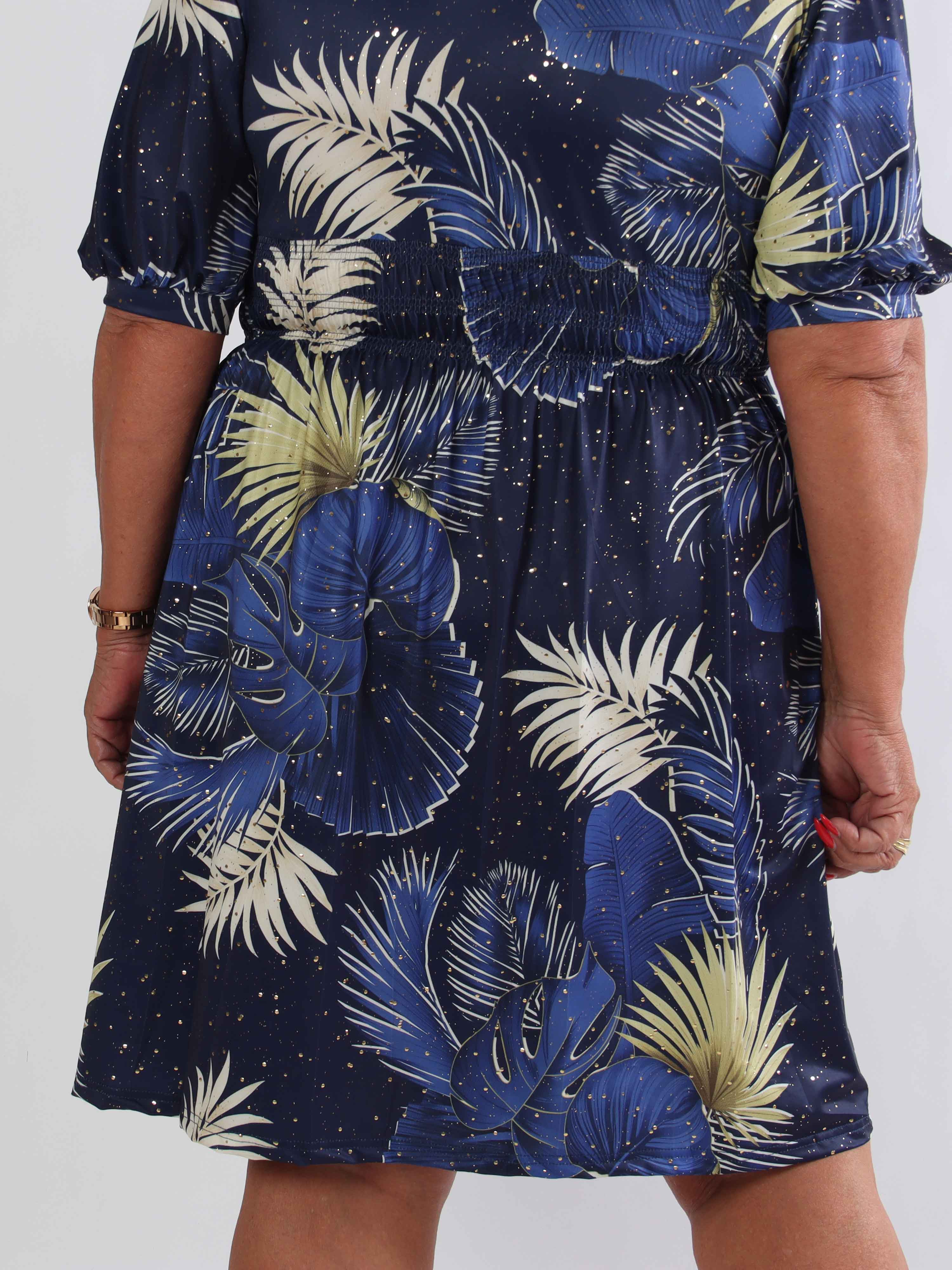 Pamina Palm Short - Elastisk plus size klänning med bladmotiv och gulddamm