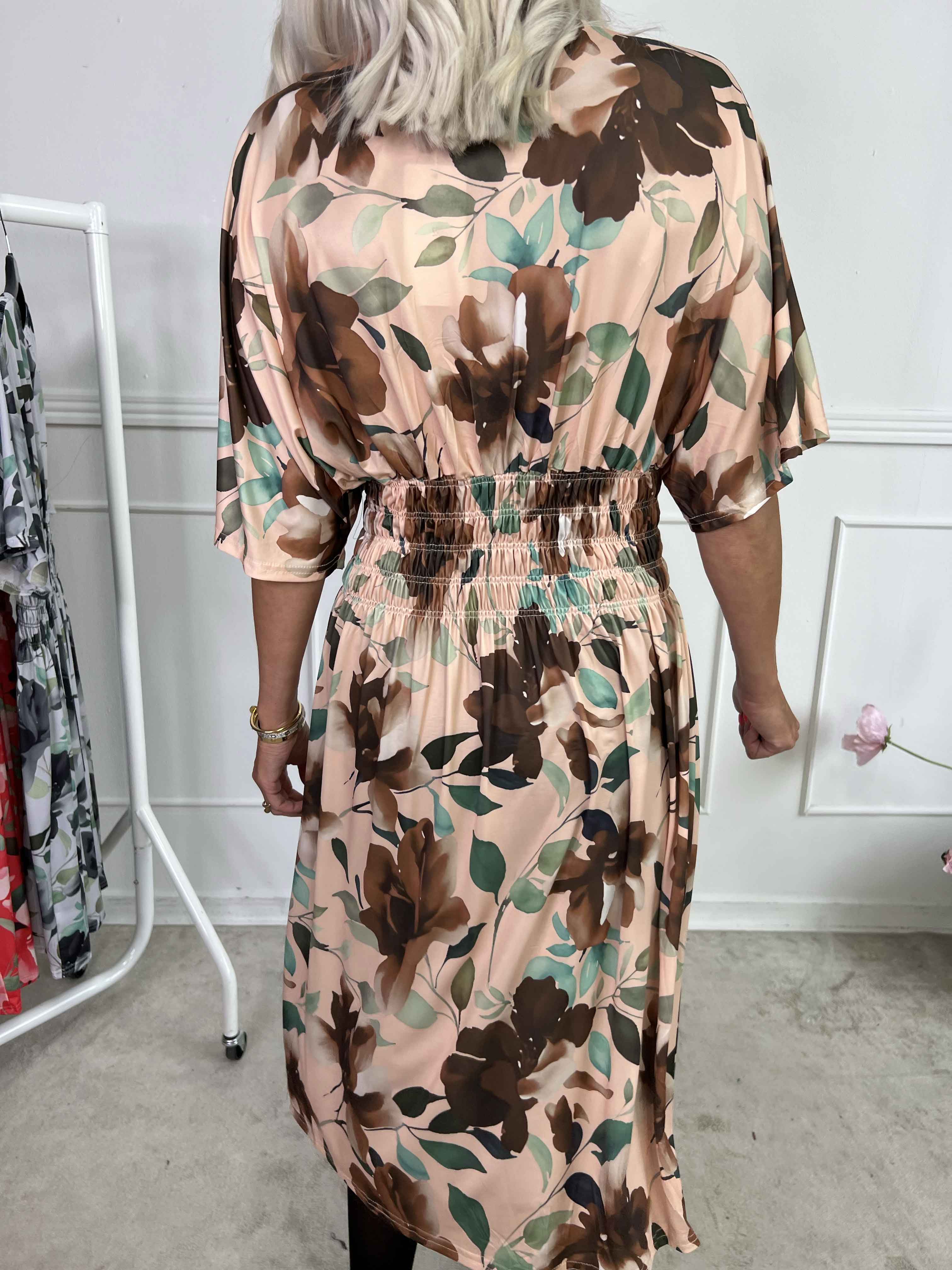 Pams Fiore Short - Kort elastisk klänning i blommigt mönster