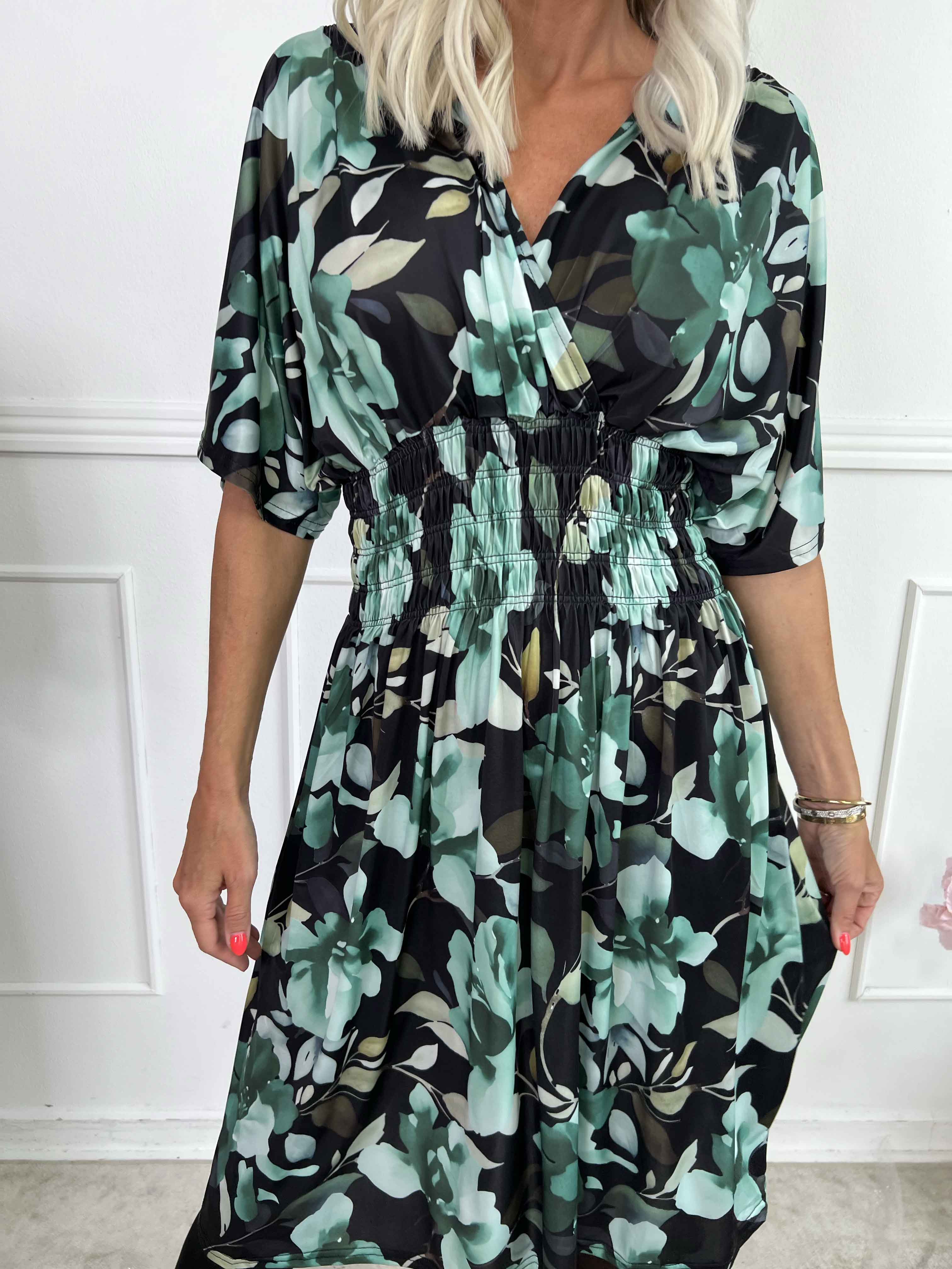 Pams Fiore Short - Kort elastisk klänning i blommigt mönster