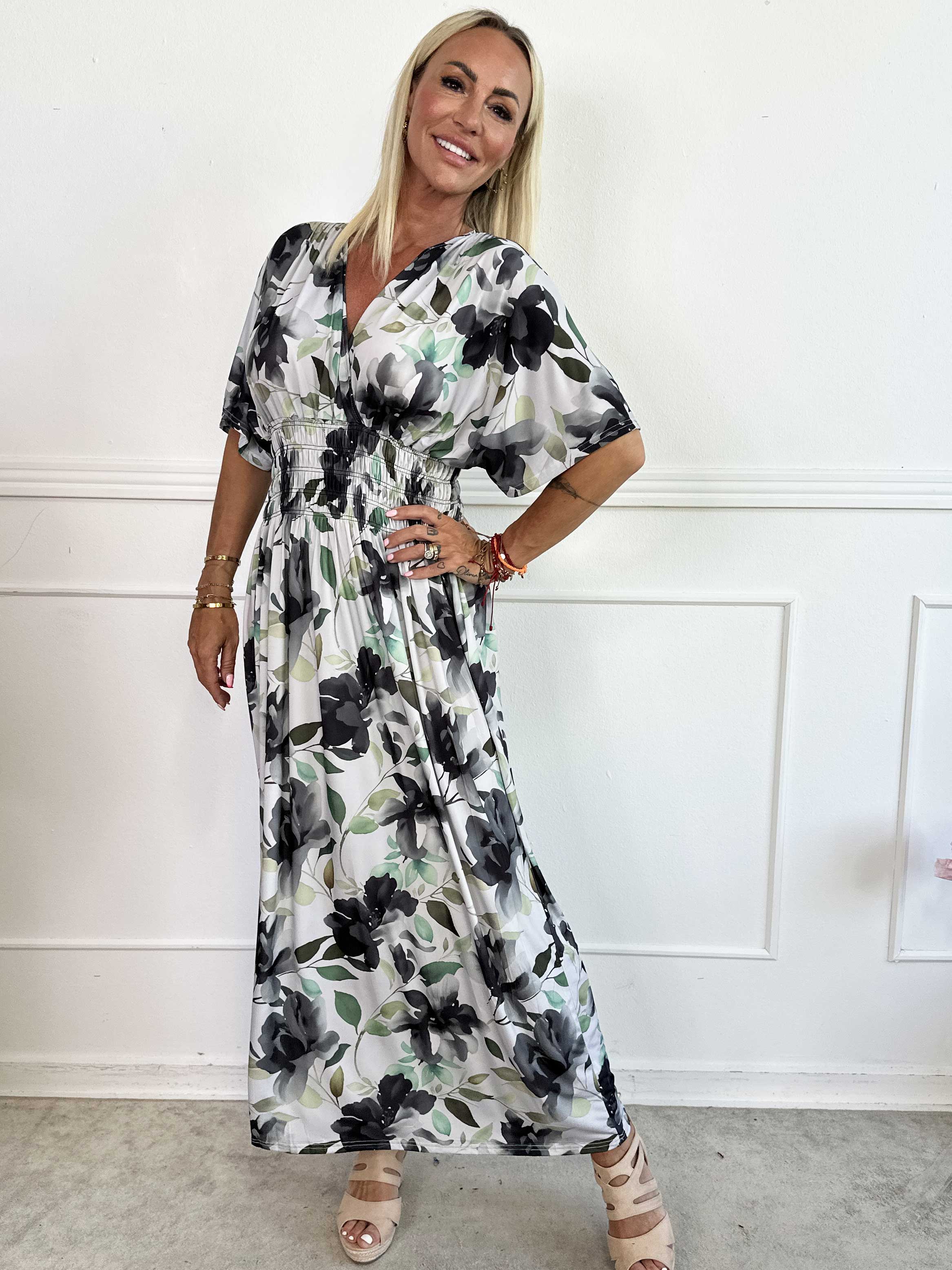 Pams Fiore - Lång elastisk klänning i blommigt mönster