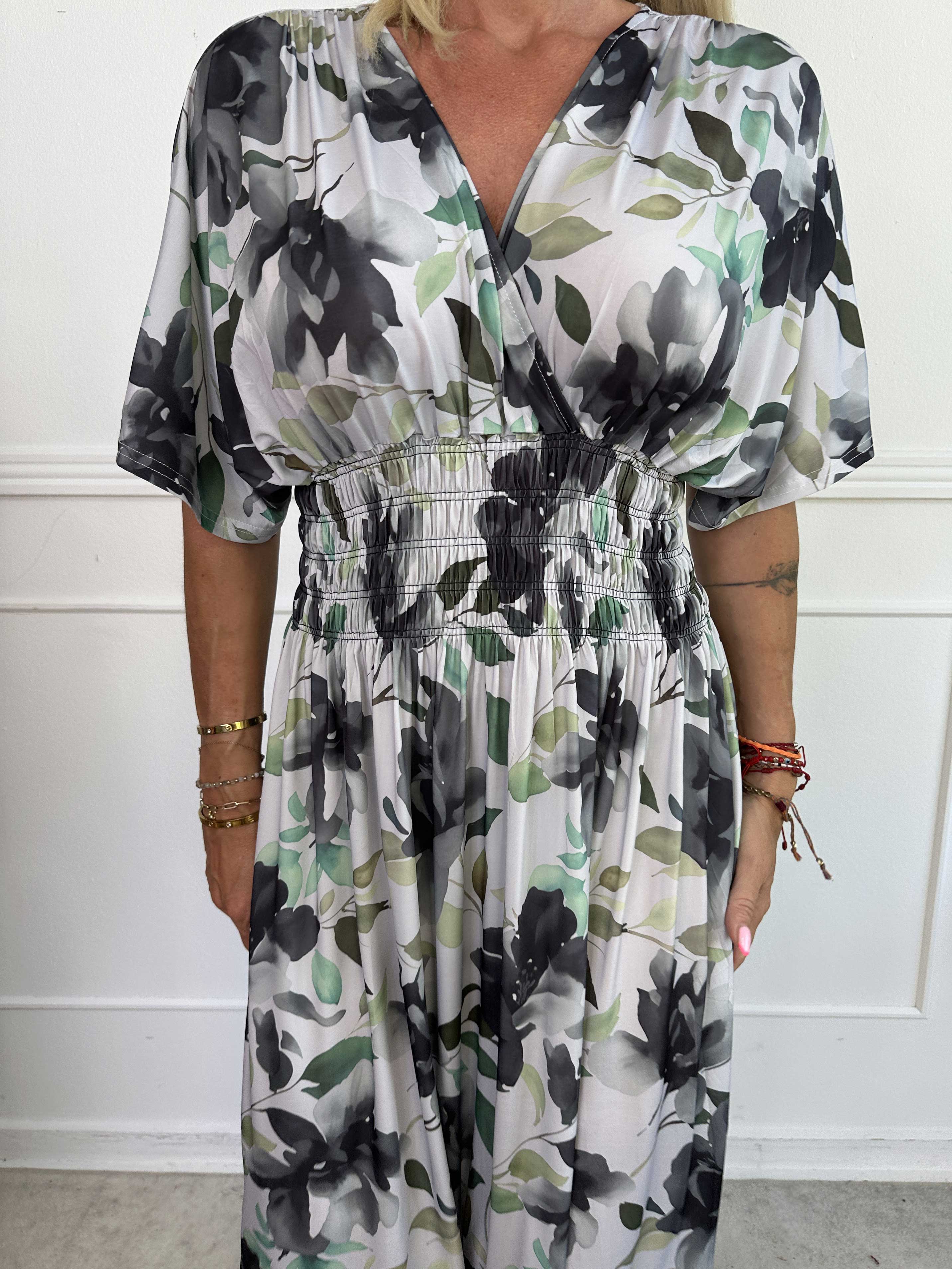 Pams Fiore - Lång elastisk klänning i blommigt mönster