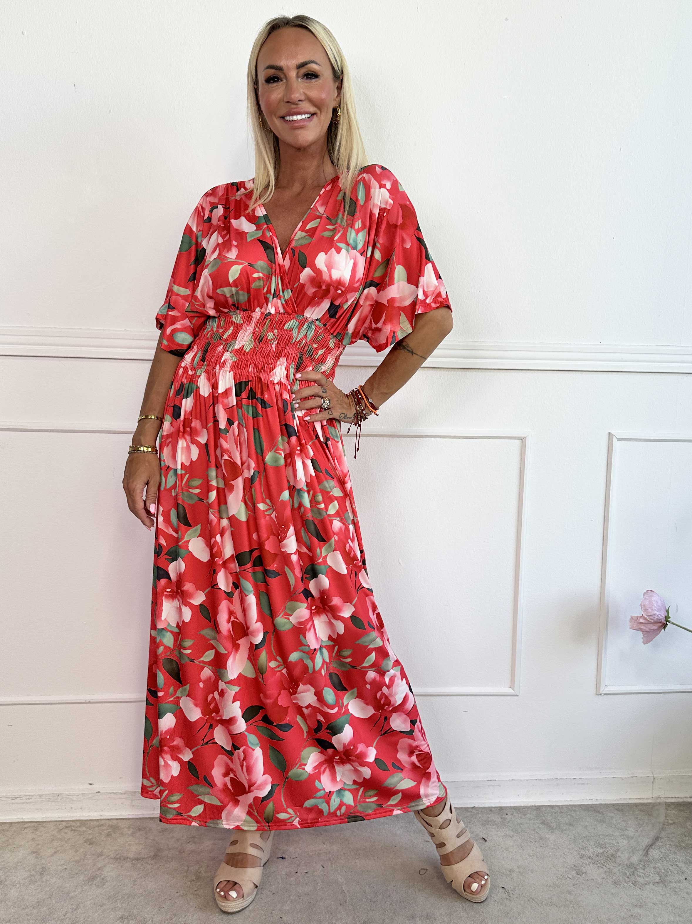 Pams Fiore - Lång elastisk klänning i blommigt mönster