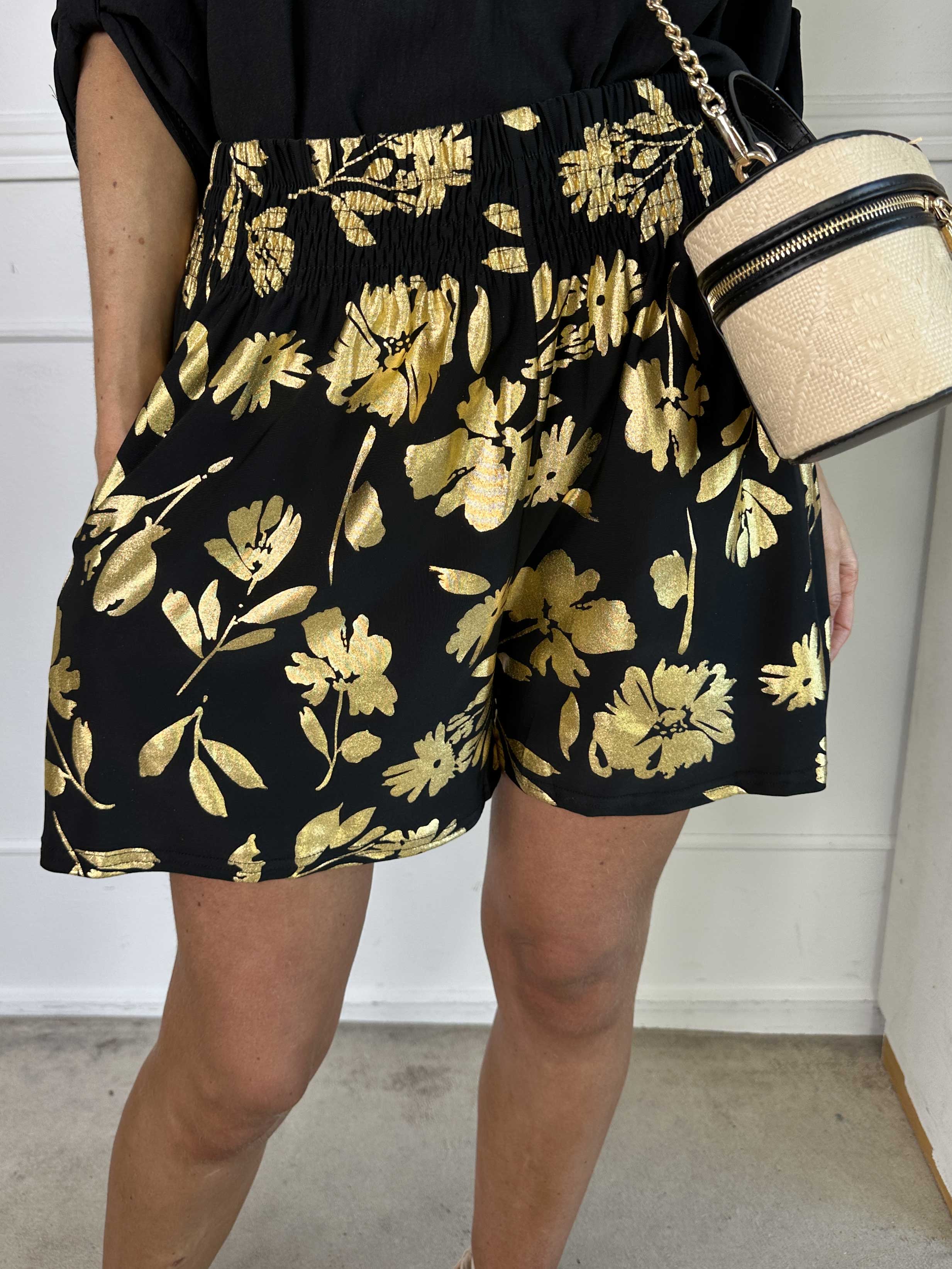 Pams Gold Flower Shorts - Elastiska shorts med guldblad