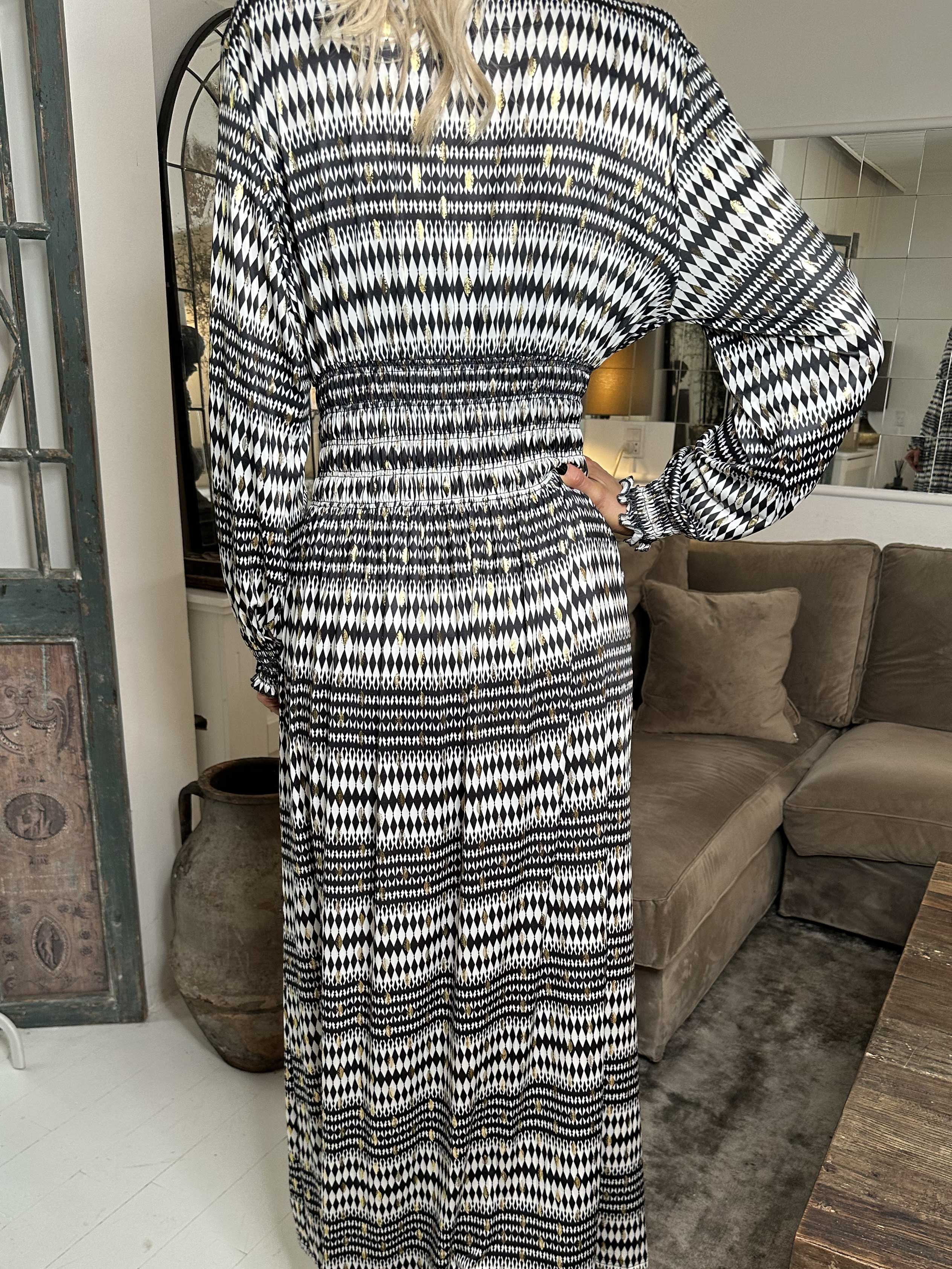 Pams Stripe L/S - Mönstrad klänning med resår och gulddetaljer