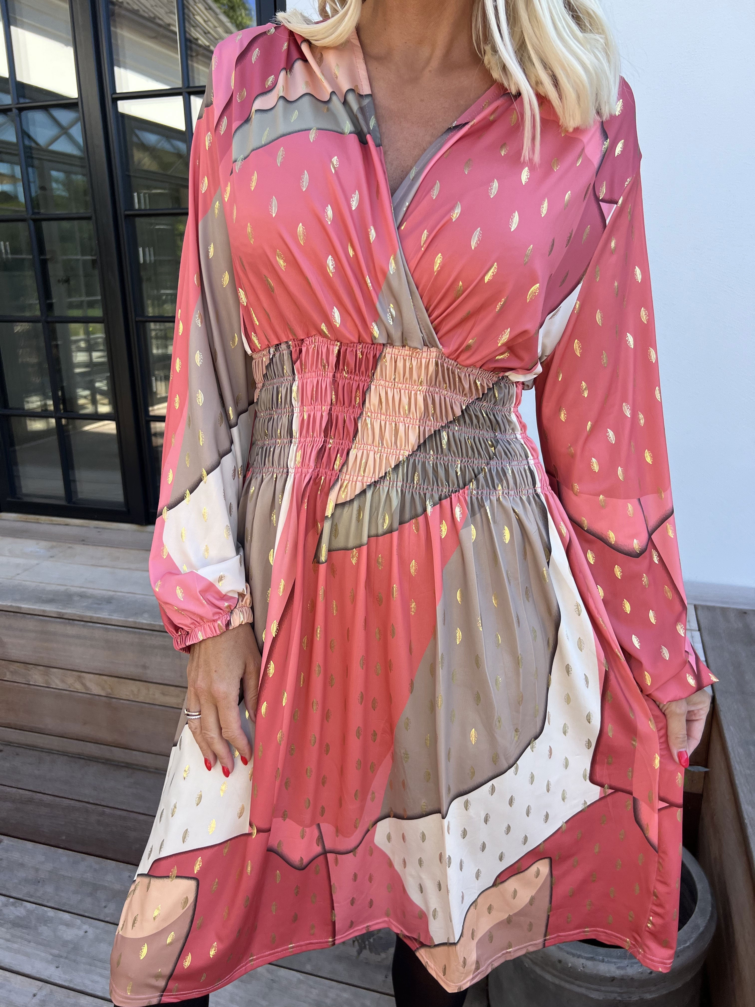 Pams Abstract Short L/S - Elastisk flerfärgad klänning med gulddetaljer