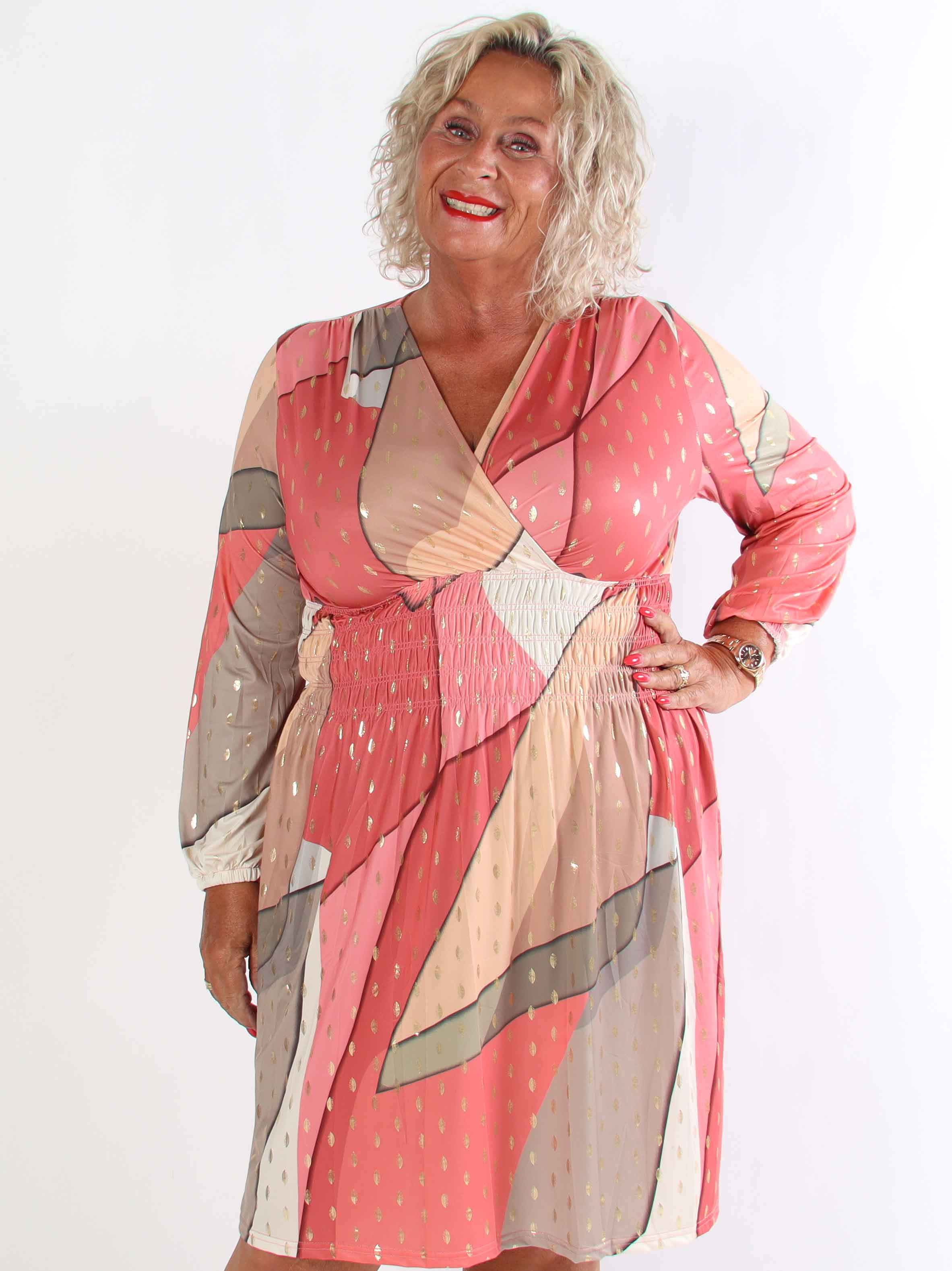 Pams Abstract Short L/S - Elastisk flerfärgad plus size klänning med gulddetaljer