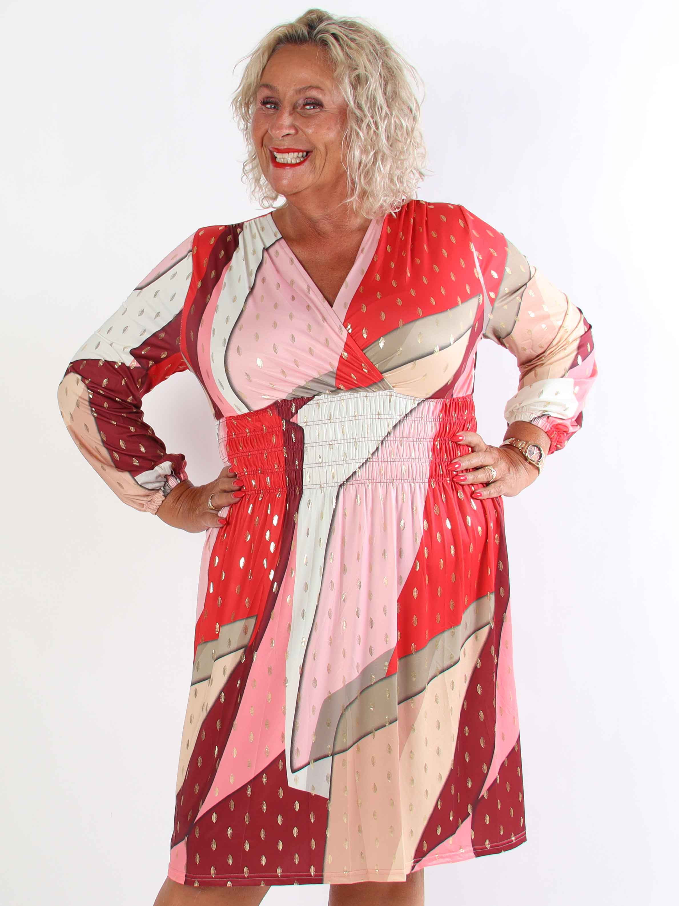 Pams Abstract Short L/S - Elastisk flerfärgad plus size klänning med gulddetaljer