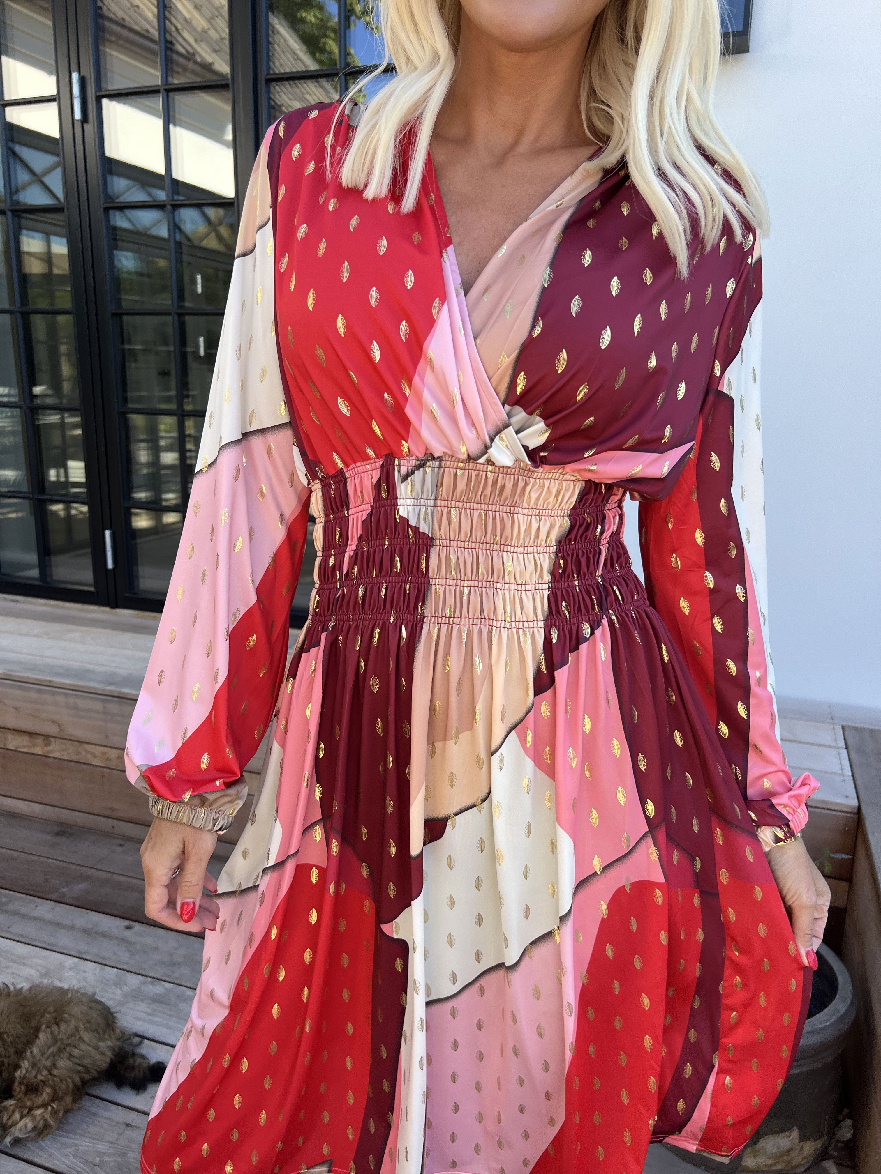 Pams Abstract Short L/S - Elastisk flerfärgad klänning med gulddetaljer