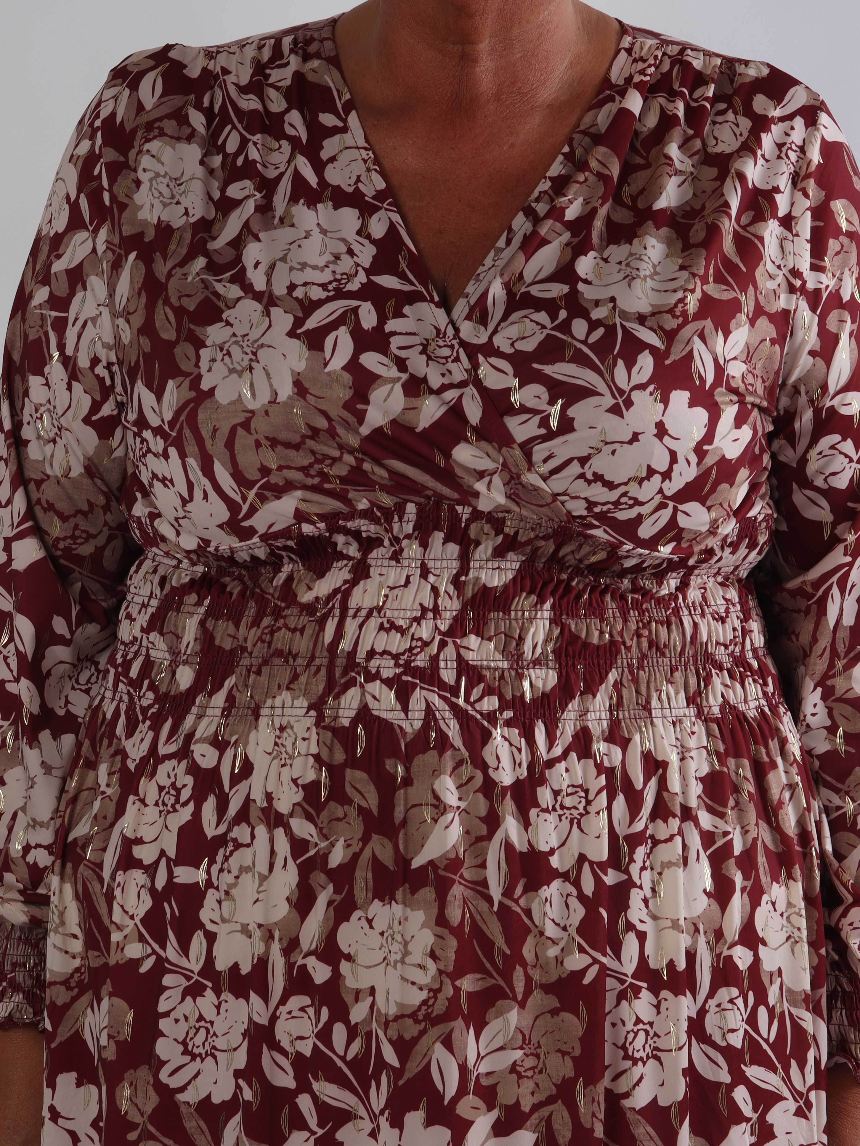 Pams Aroma Midi L/S - Elastisk plus size kjole i blomsterprint med elegante gulddetaljer