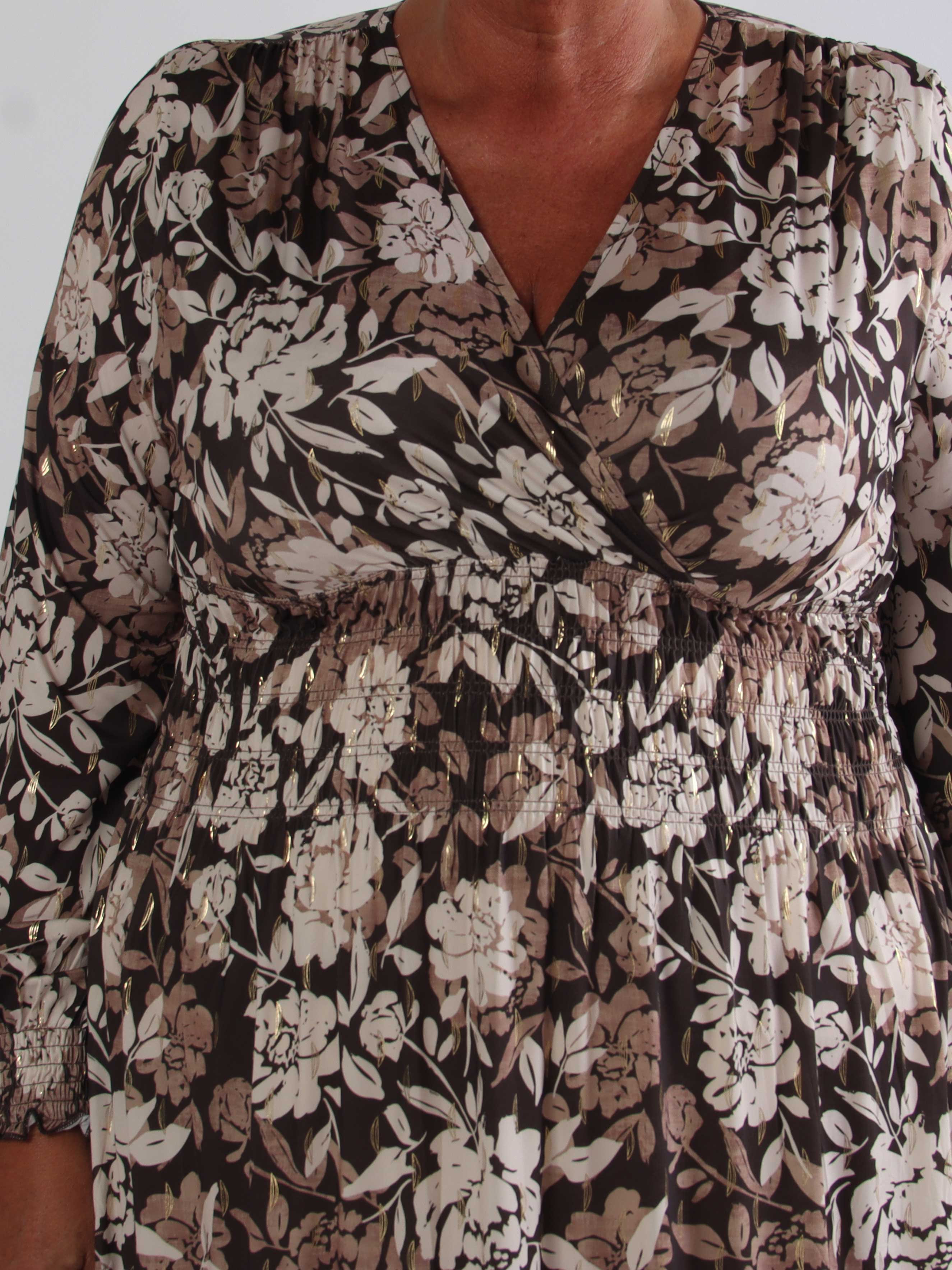 Pams Aroma Midi L/S - Elastisk plus size kjole i blomsterprint med elegante gulddetaljer