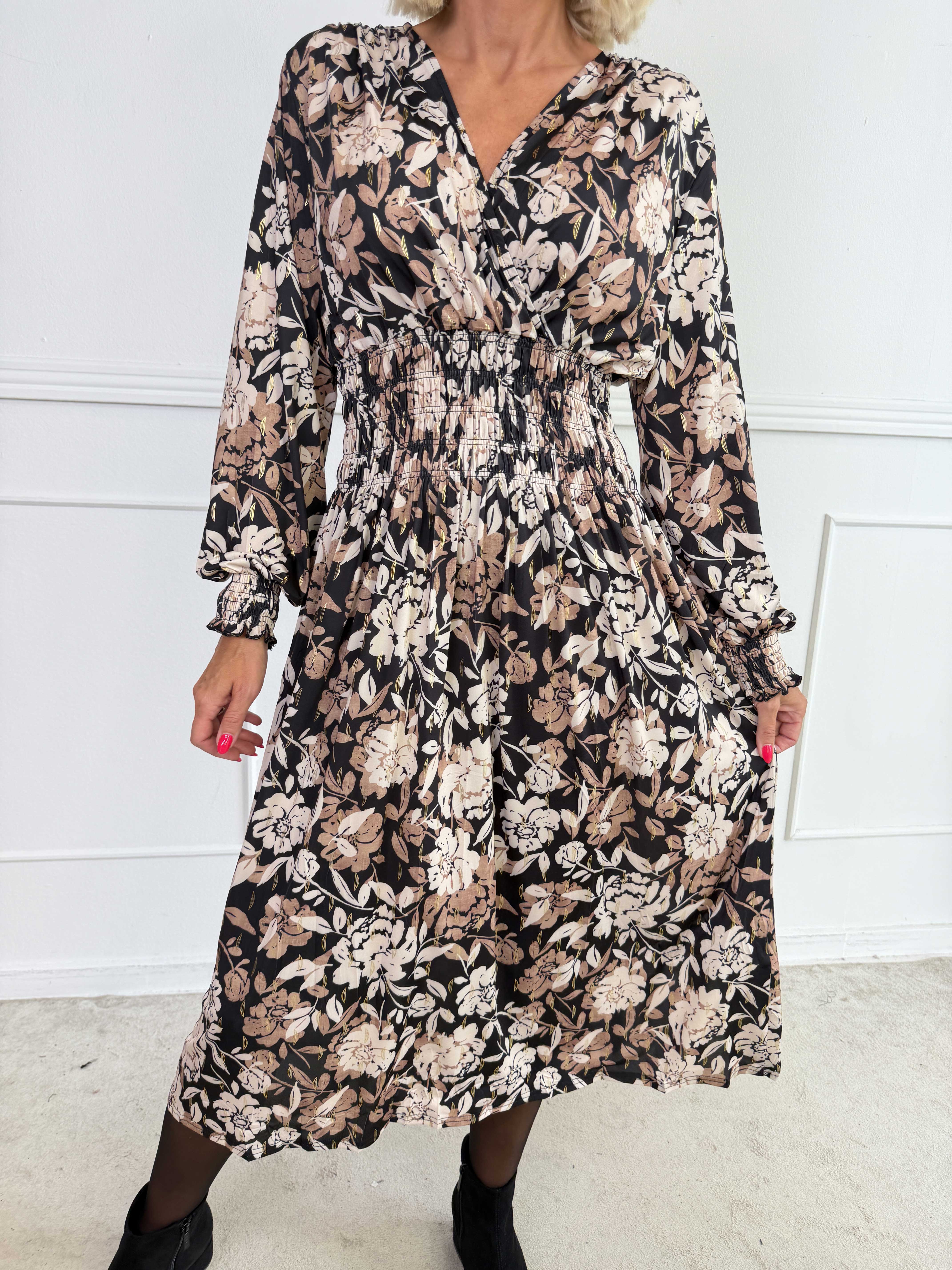 Pams Aroma Midi L/S - Elastisk kjole i blomsterprint med elegante gulddetaljer