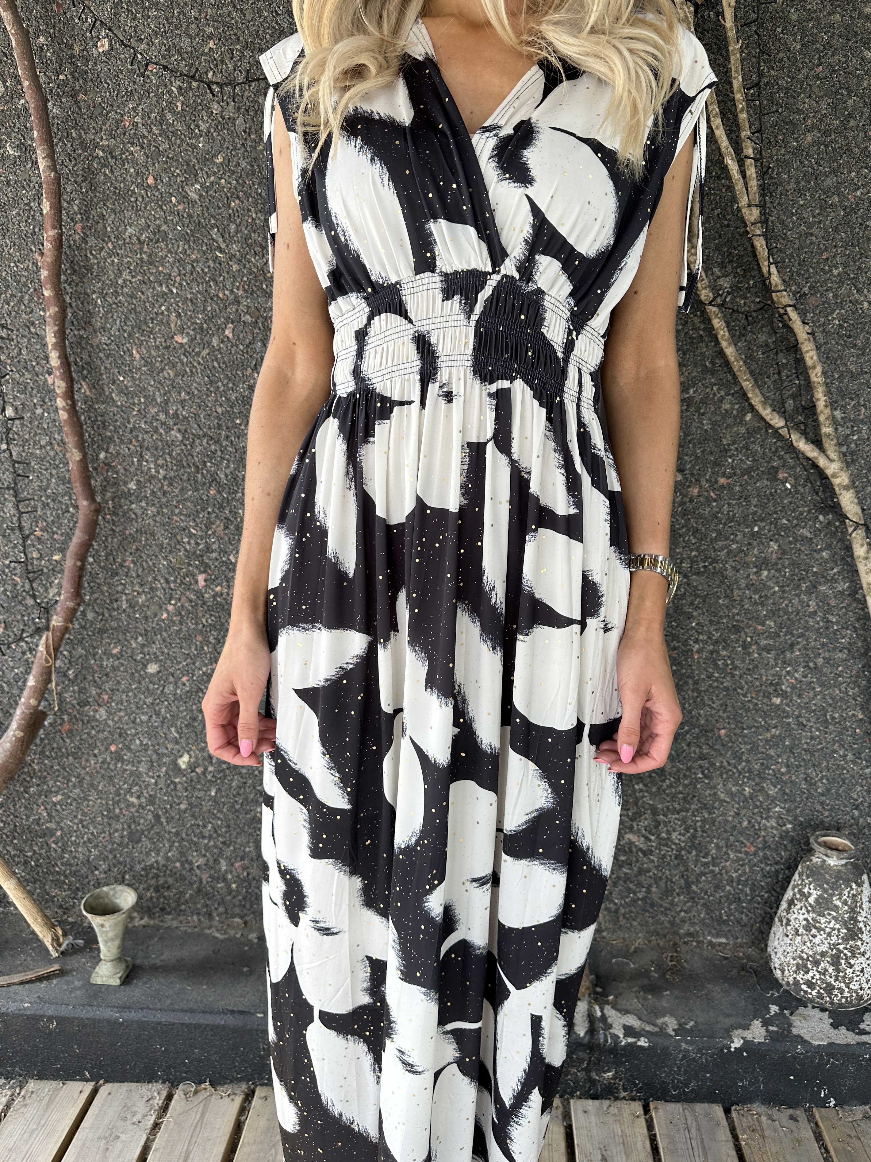 Pams Art Flower Sleeveless - Lång elastisk klänning med stora blomstermotiv