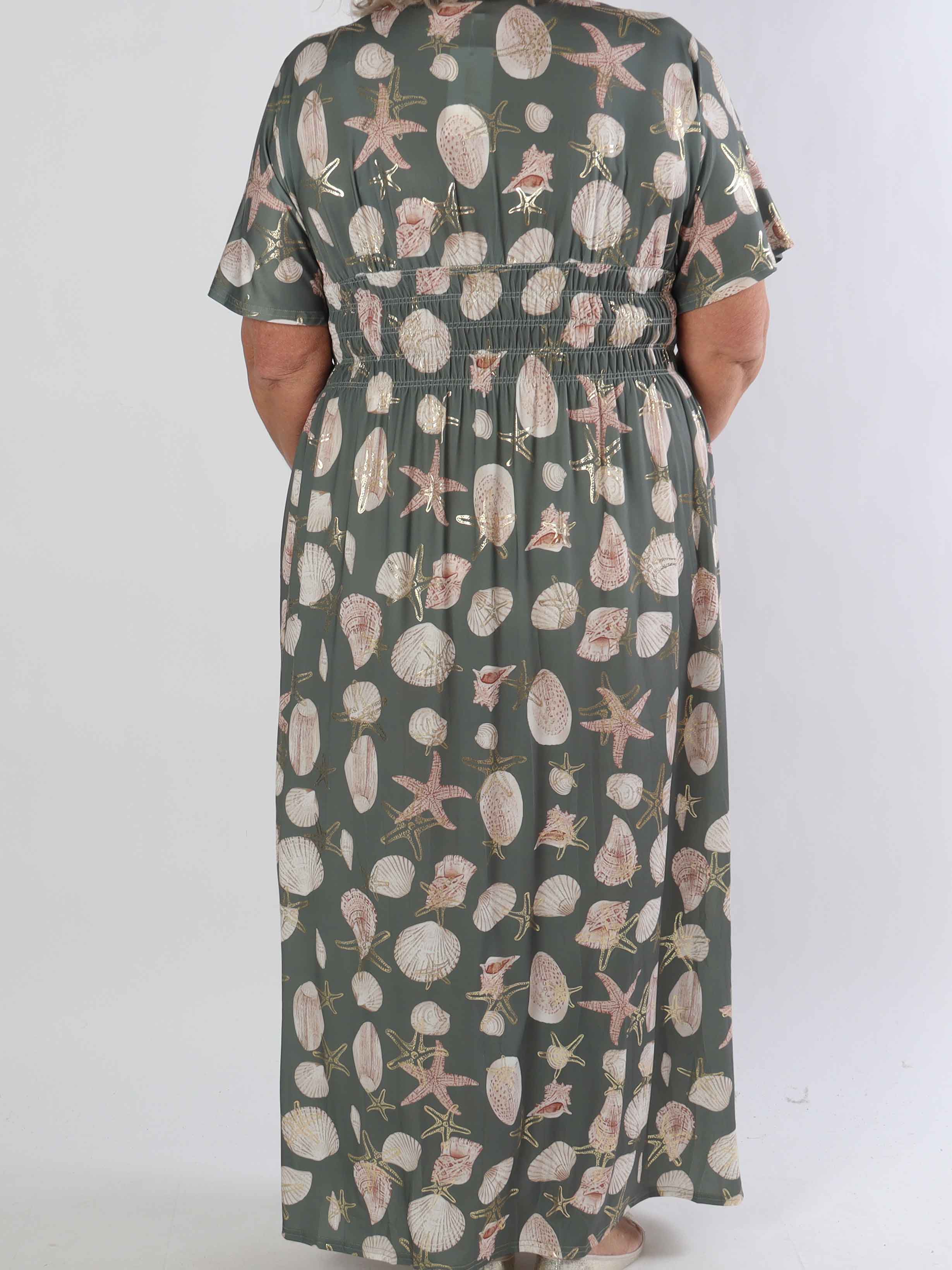 Pams Beach - Lång elastisk plus size klänning med musslor