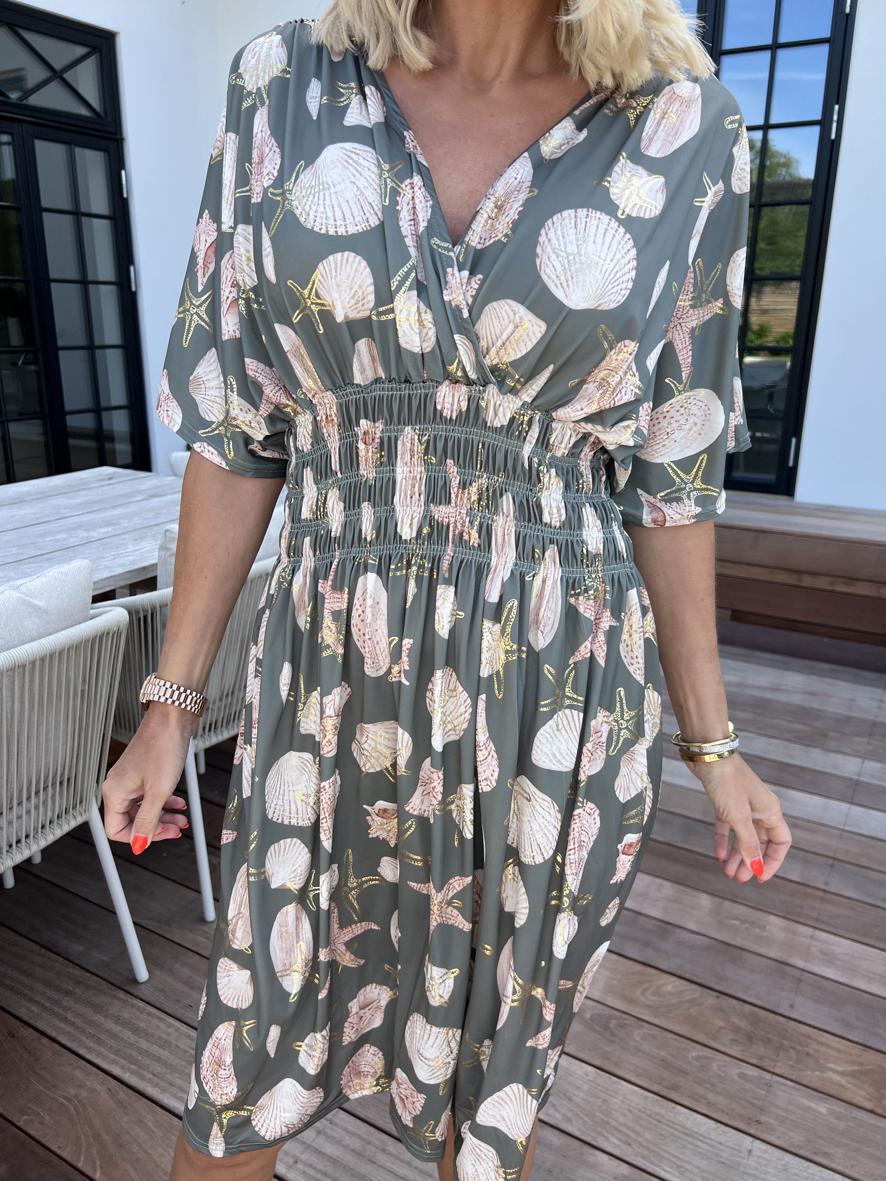 Pams Beach Short - Elastisk klänning med snäckmotiv