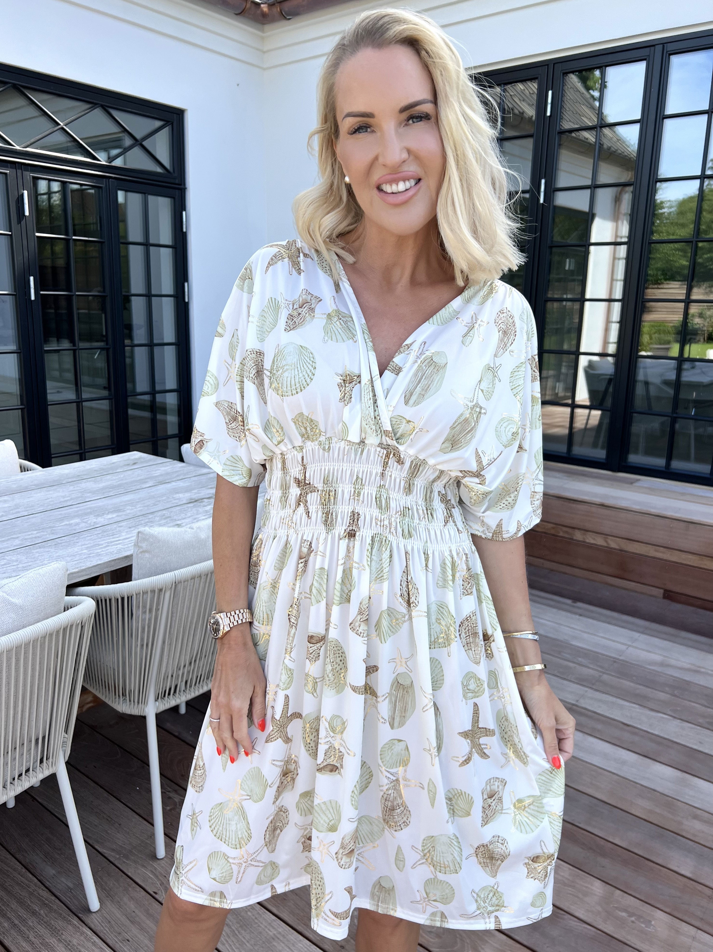 Pams Beach Short - Elastisk klänning med snäckmotiv