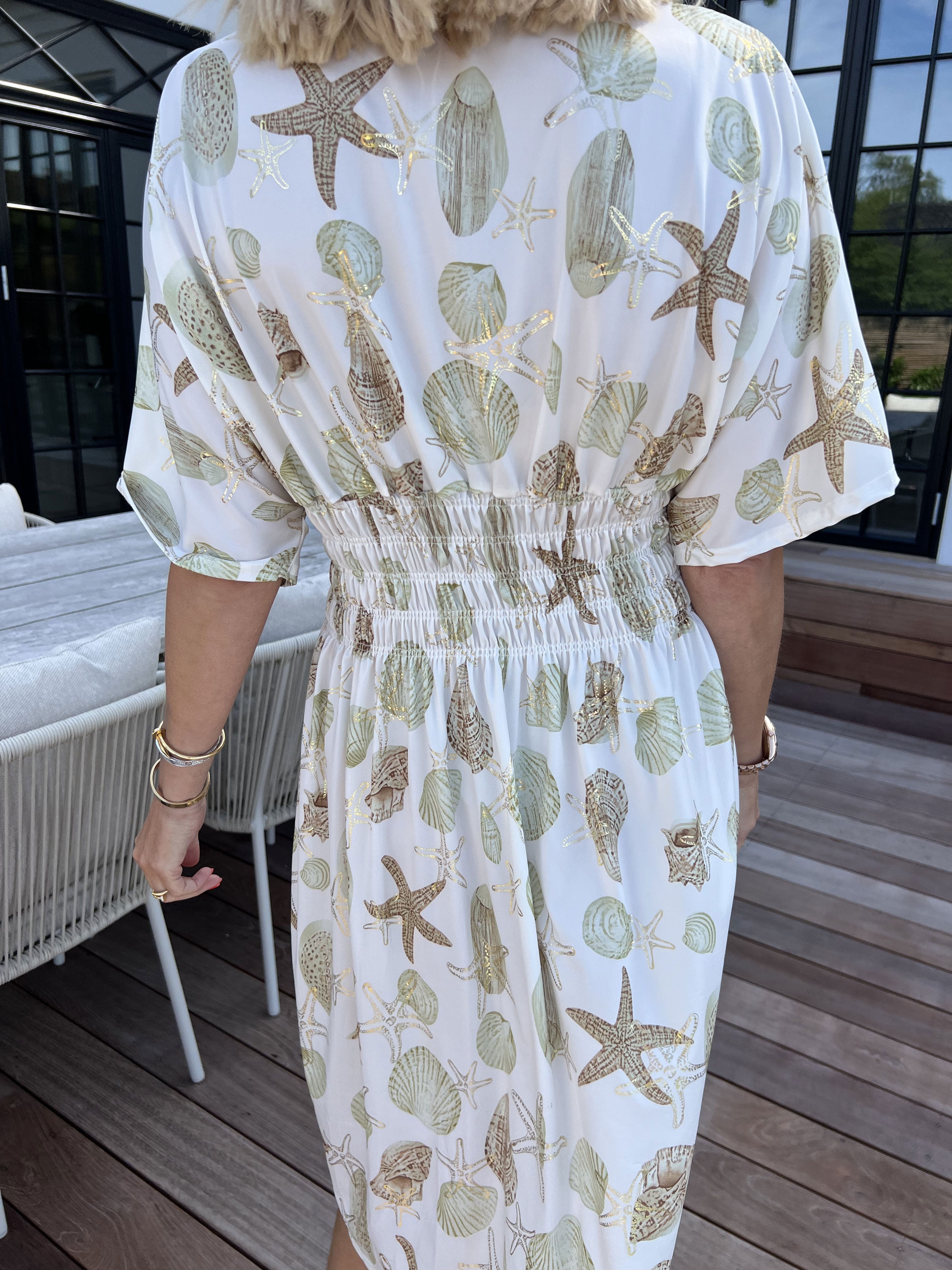 Pams Beach Short - Elastisk klänning med snäckmotiv