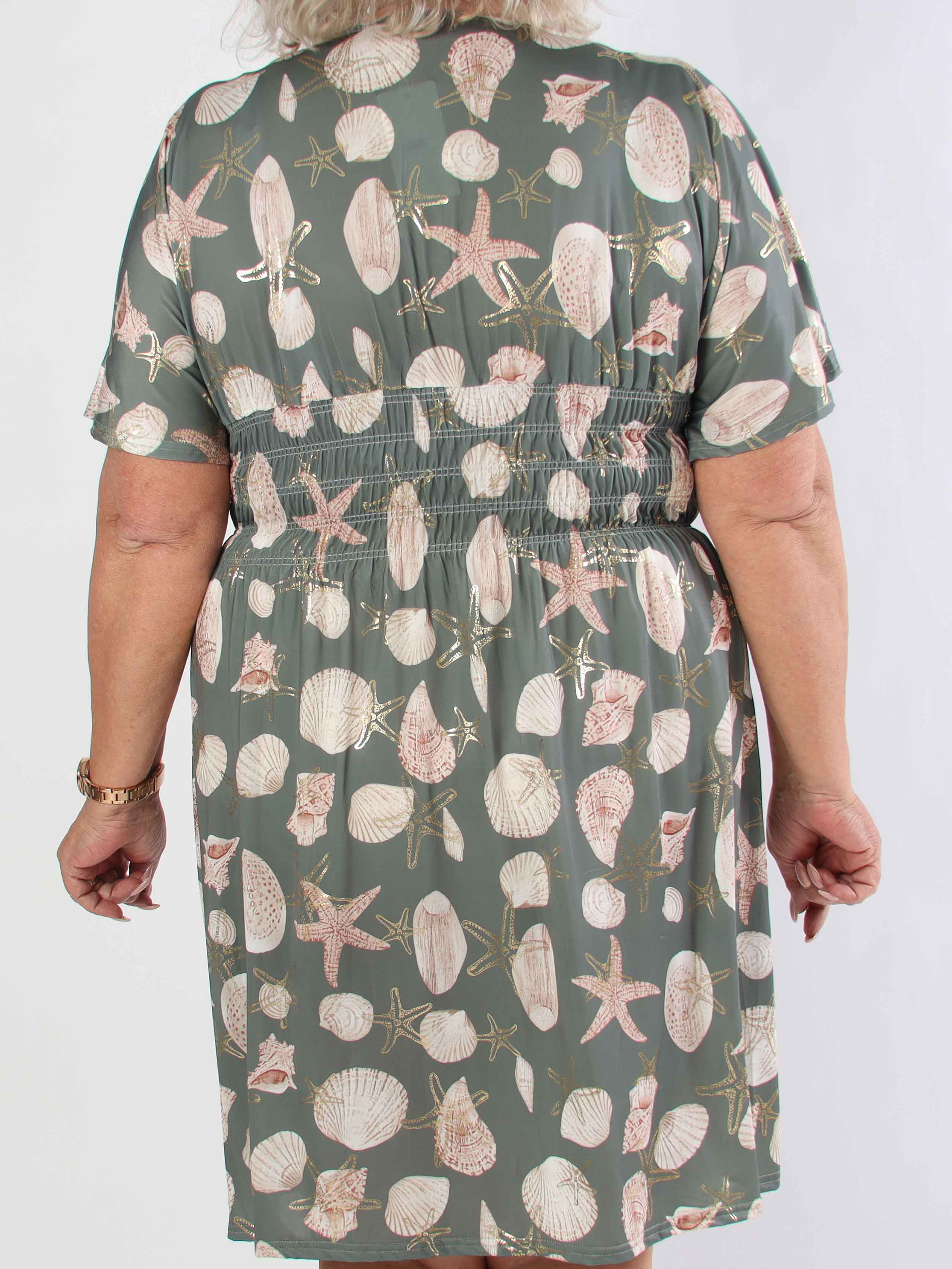 Pams Beach Short - Elastisk plus size klänning med musslor