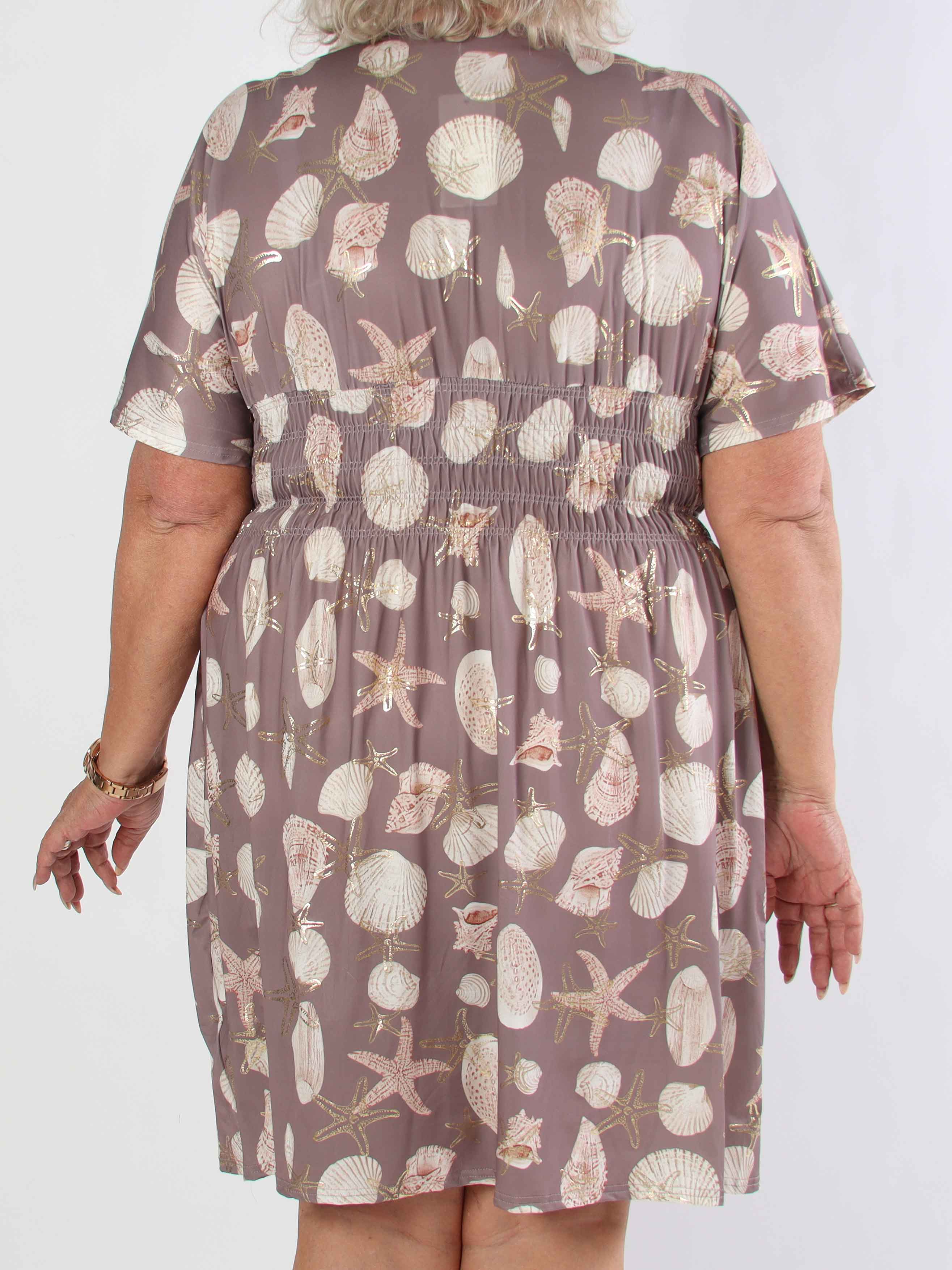 Pams Beach Short - Elastisk plus size klänning med musslor