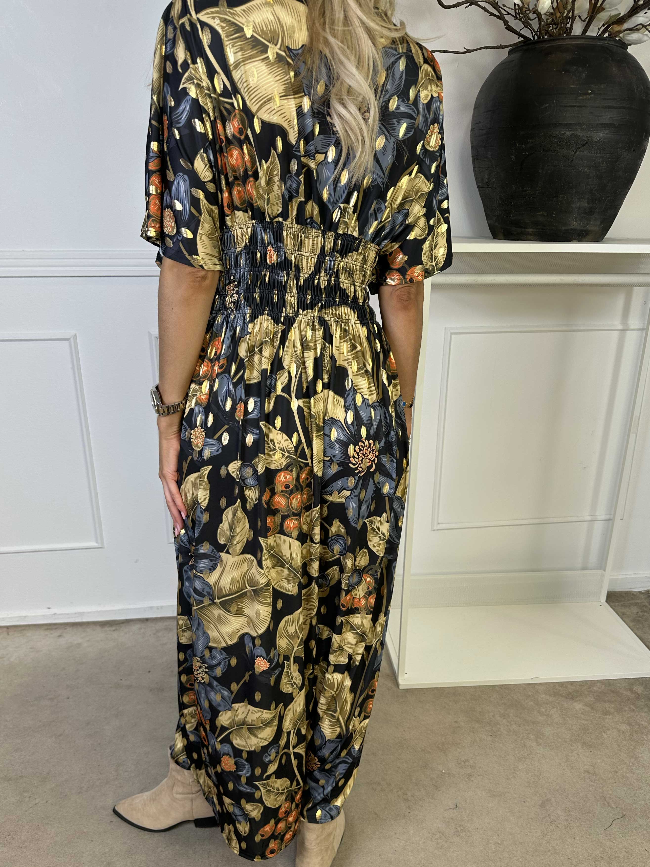 Pams Berry - Lång elastisk klänning med smockad midja