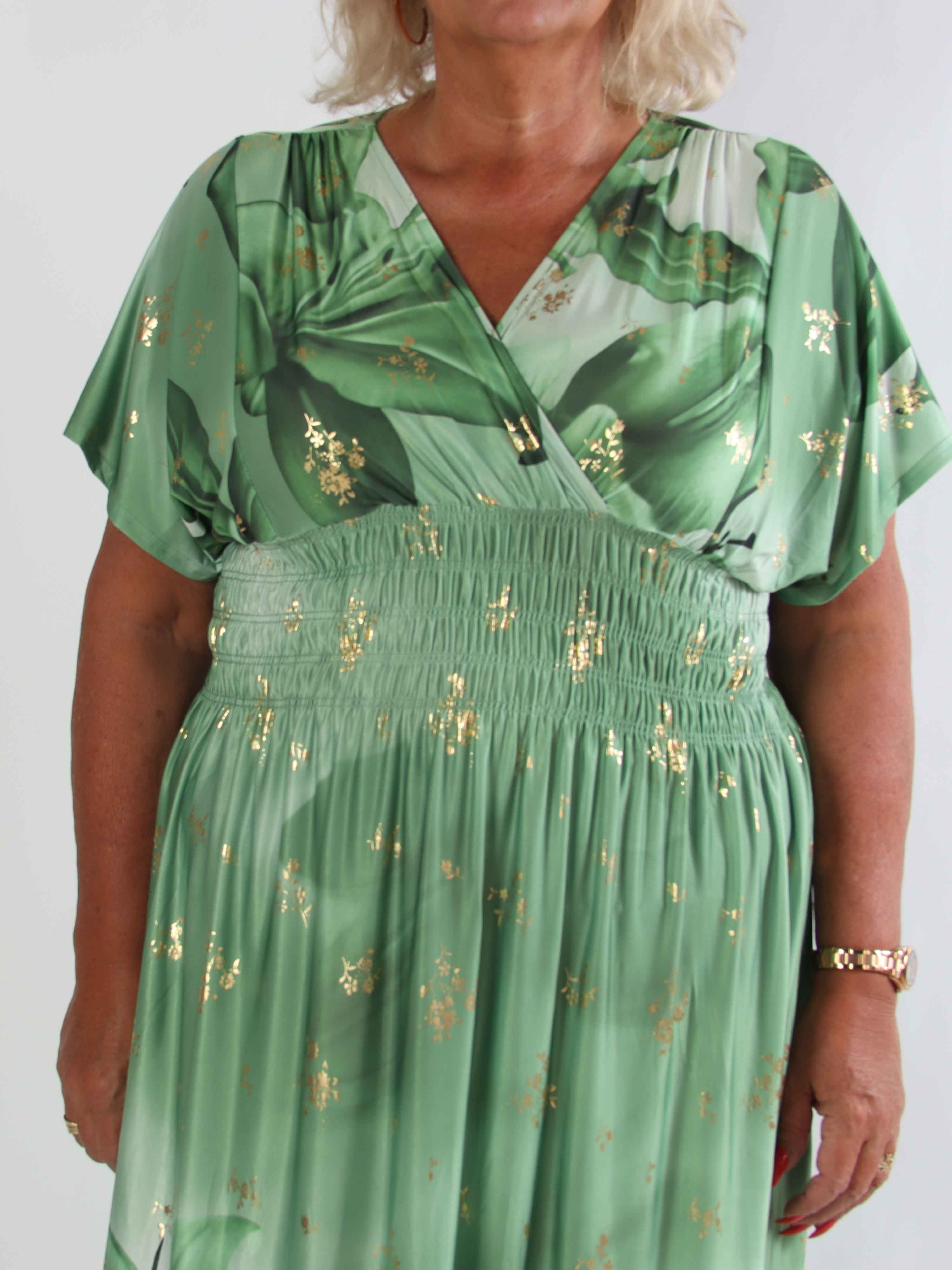 Pams Big Lily - Elastisk plus size klänning med stora liljor och gulddetaljer