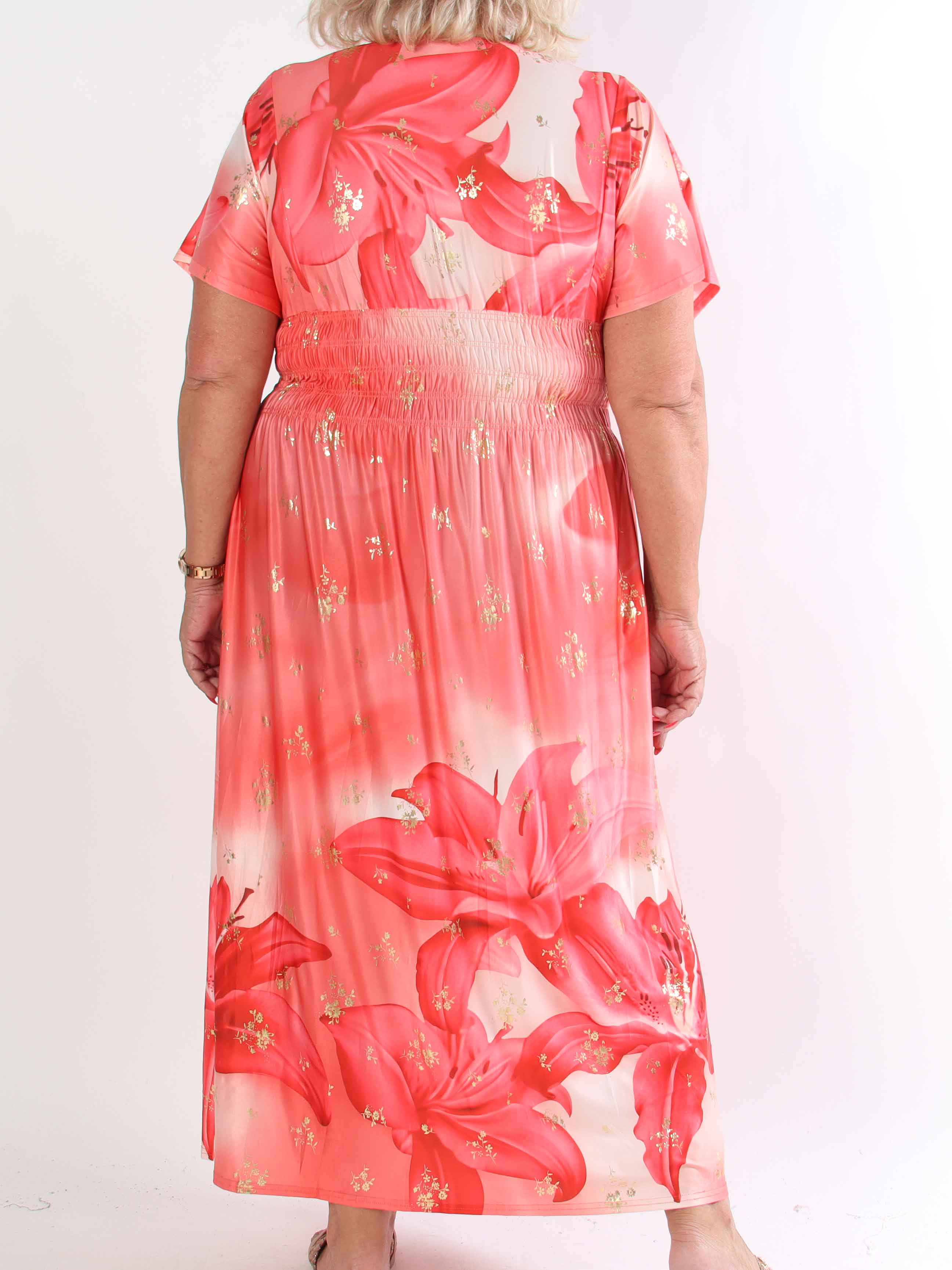 Pams Big Lily - Elastisk plus size klänning med stora liljor och gulddetaljer