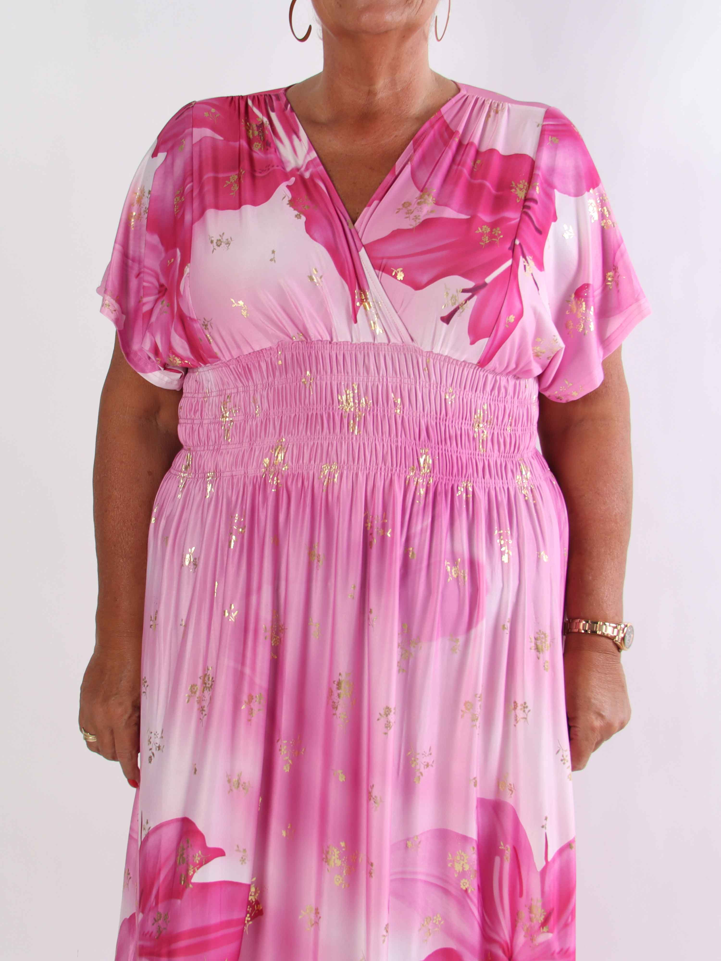 Pams Big Lily - Elastisk plus size klänning med stora liljor och gulddetaljer