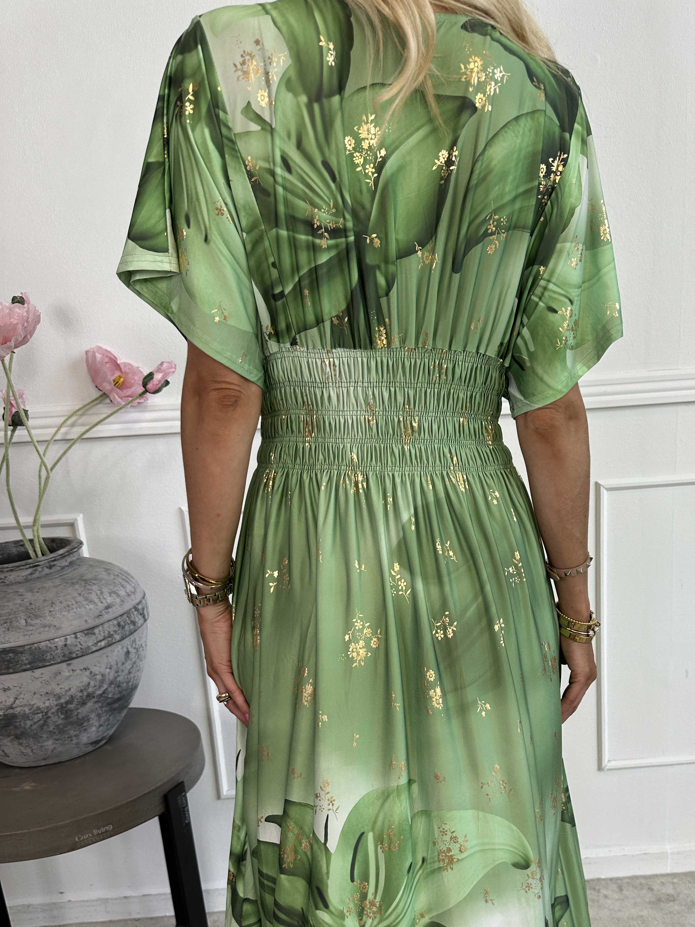 Pams Big Lily - Elastisk klänning med stora liljor och gulddetaljer