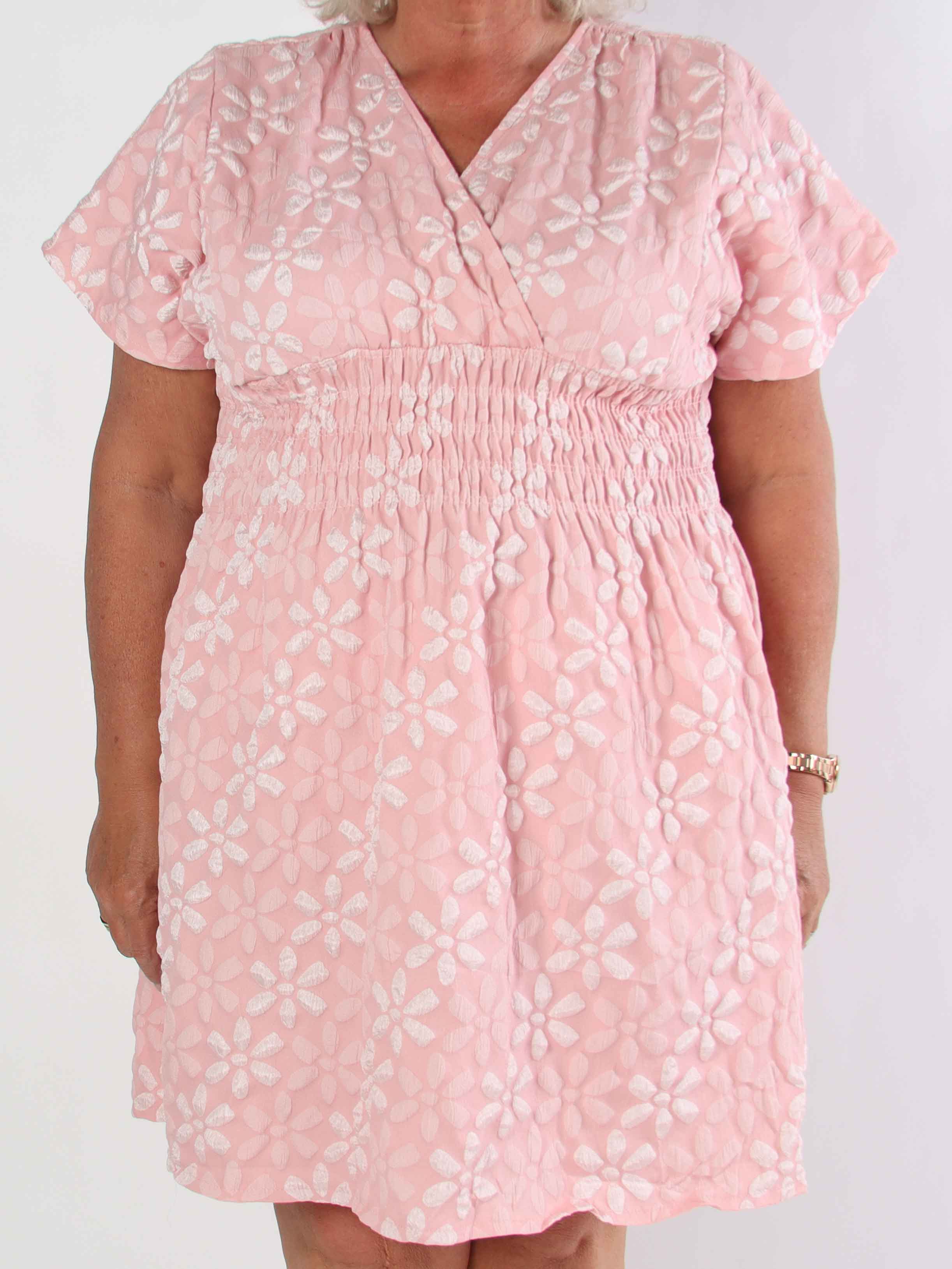 Pams Bloom Short - Feminin plus size klänning med blomstermotiv