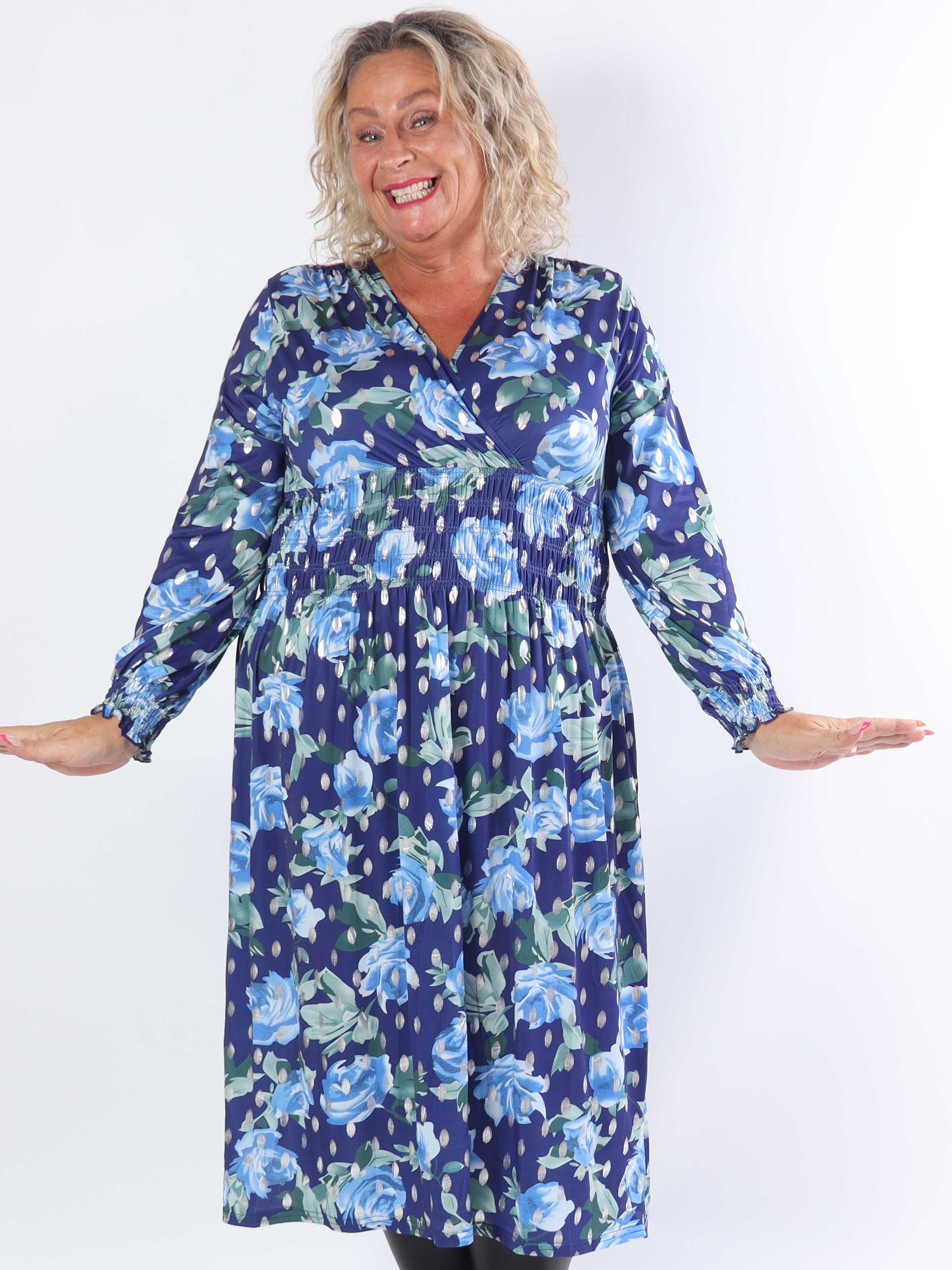 Pams Blossom Midi L/S - Elastisk plus size-klänning i skrynkelfritt tyg med silverprickar