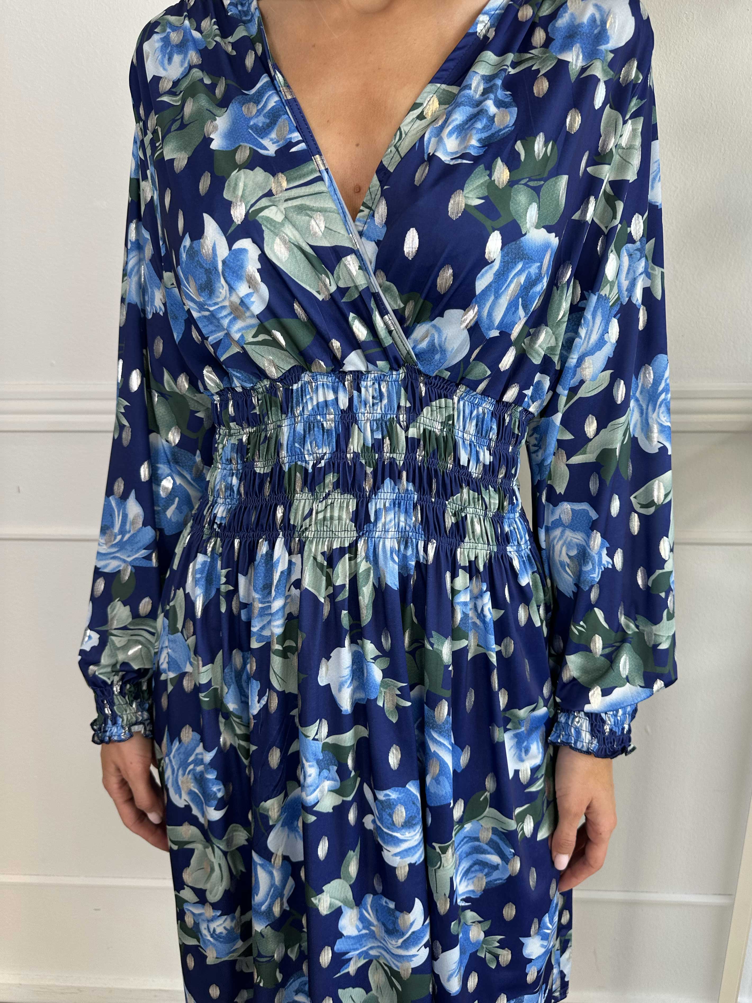 Pams Blossom Short L/S - Elastisk klänning i skrynkelfritt tyg med silverdetaljer