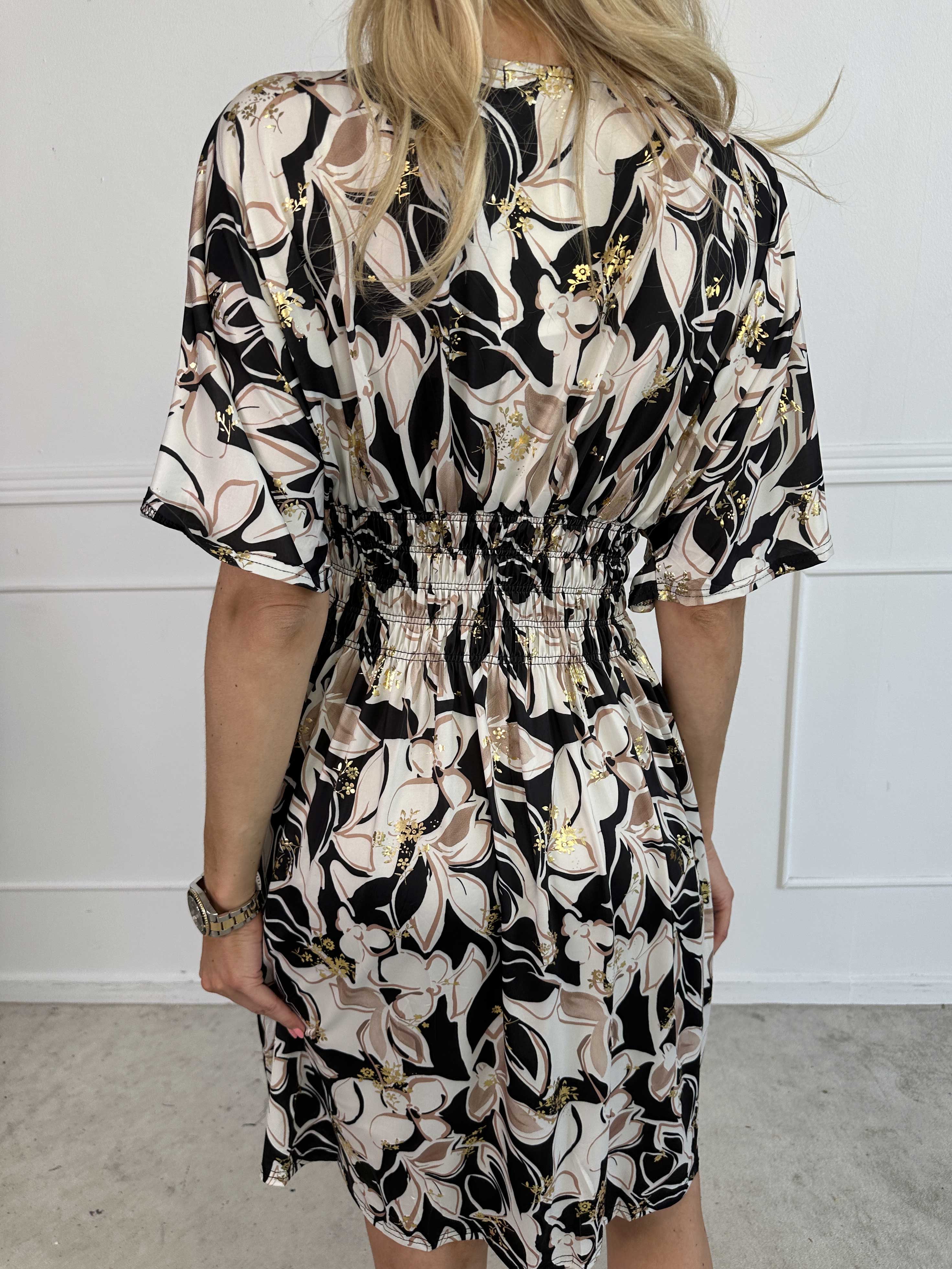 Pams Blossoming Short - Elastisk mönstrad klänning med resår