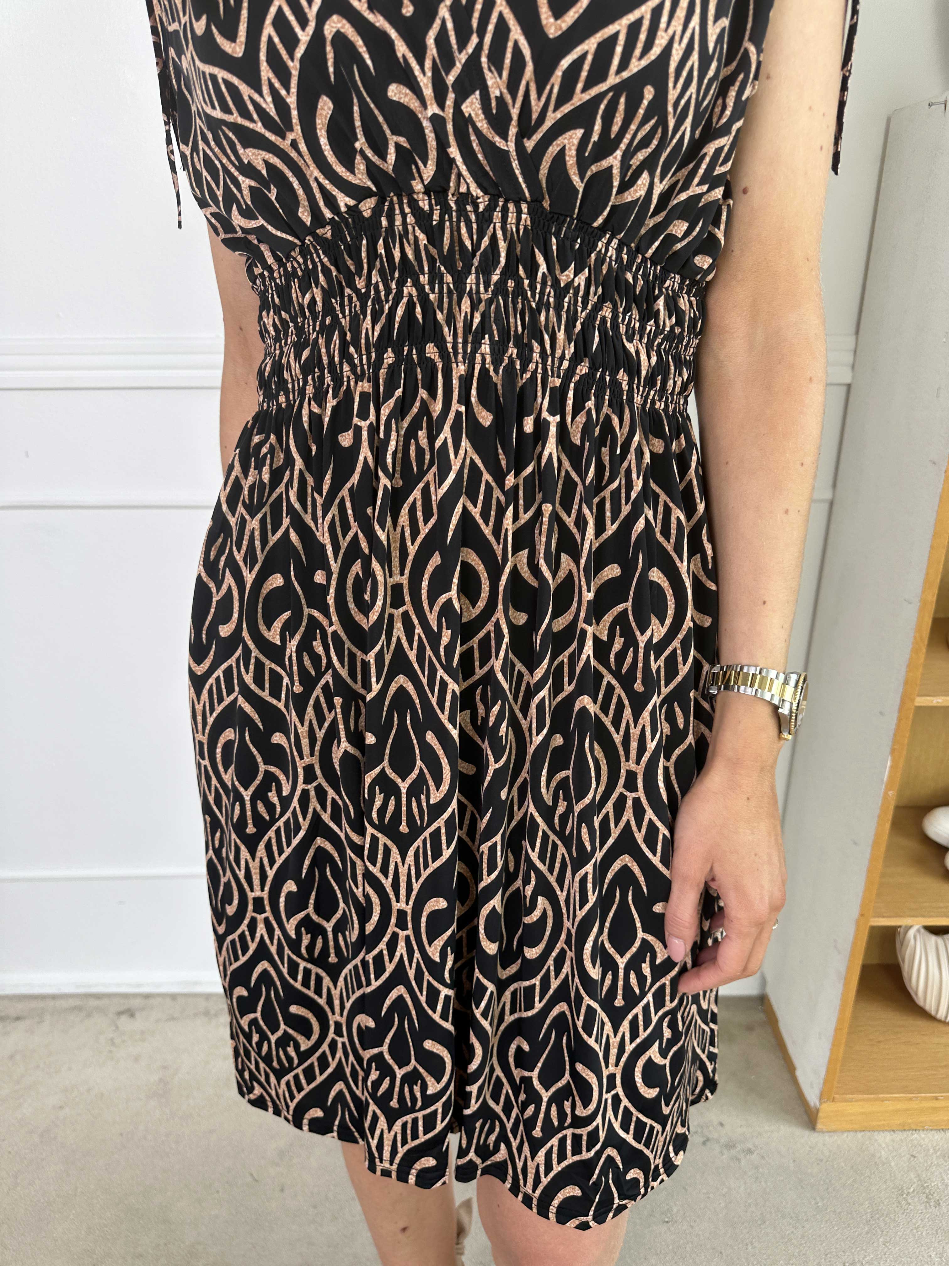 Pams Boho Short - Kort klänning med resår i skrynkelfritt tyg