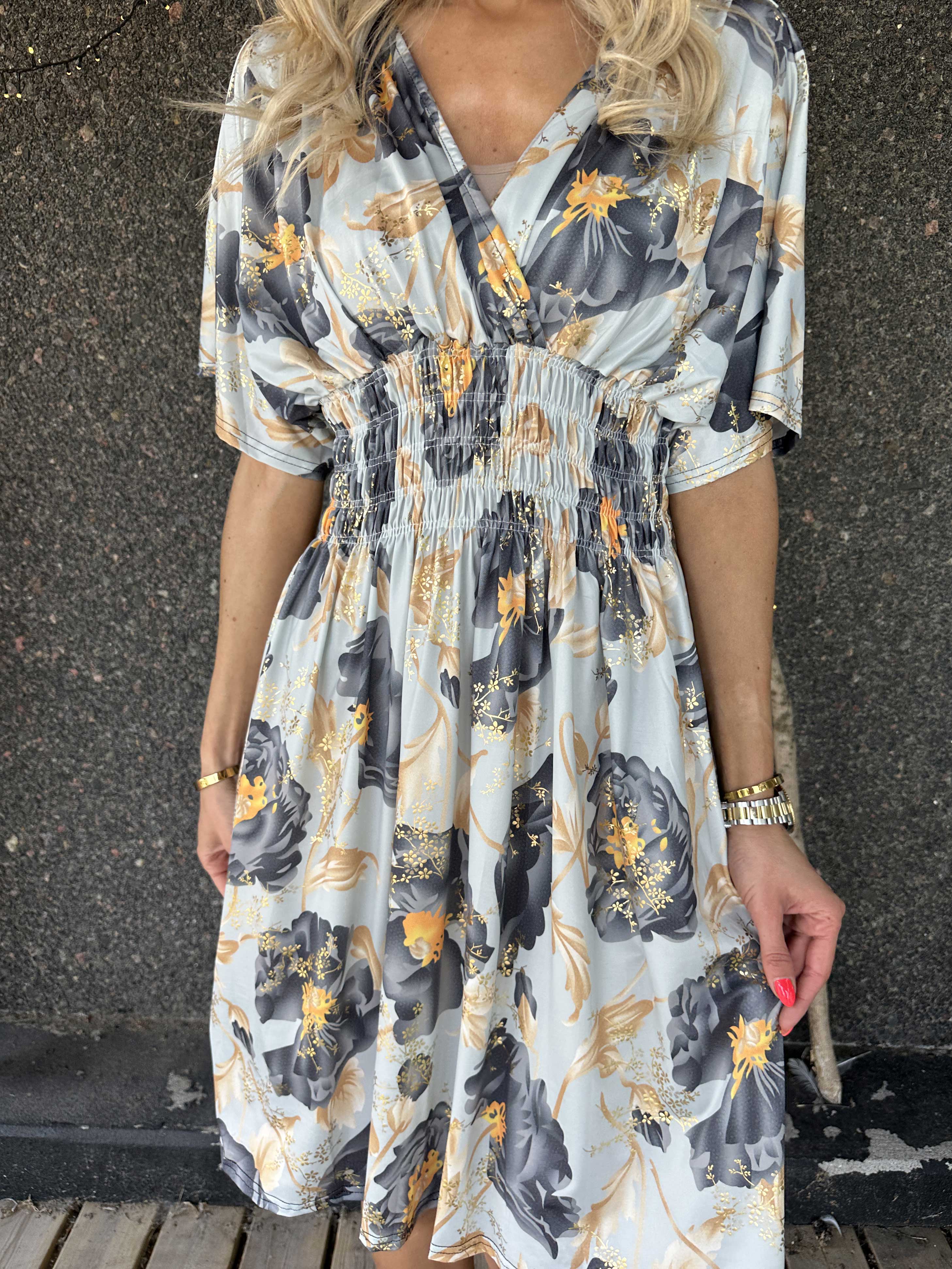 Pams Botanic Short - Stretchig blommig klänning