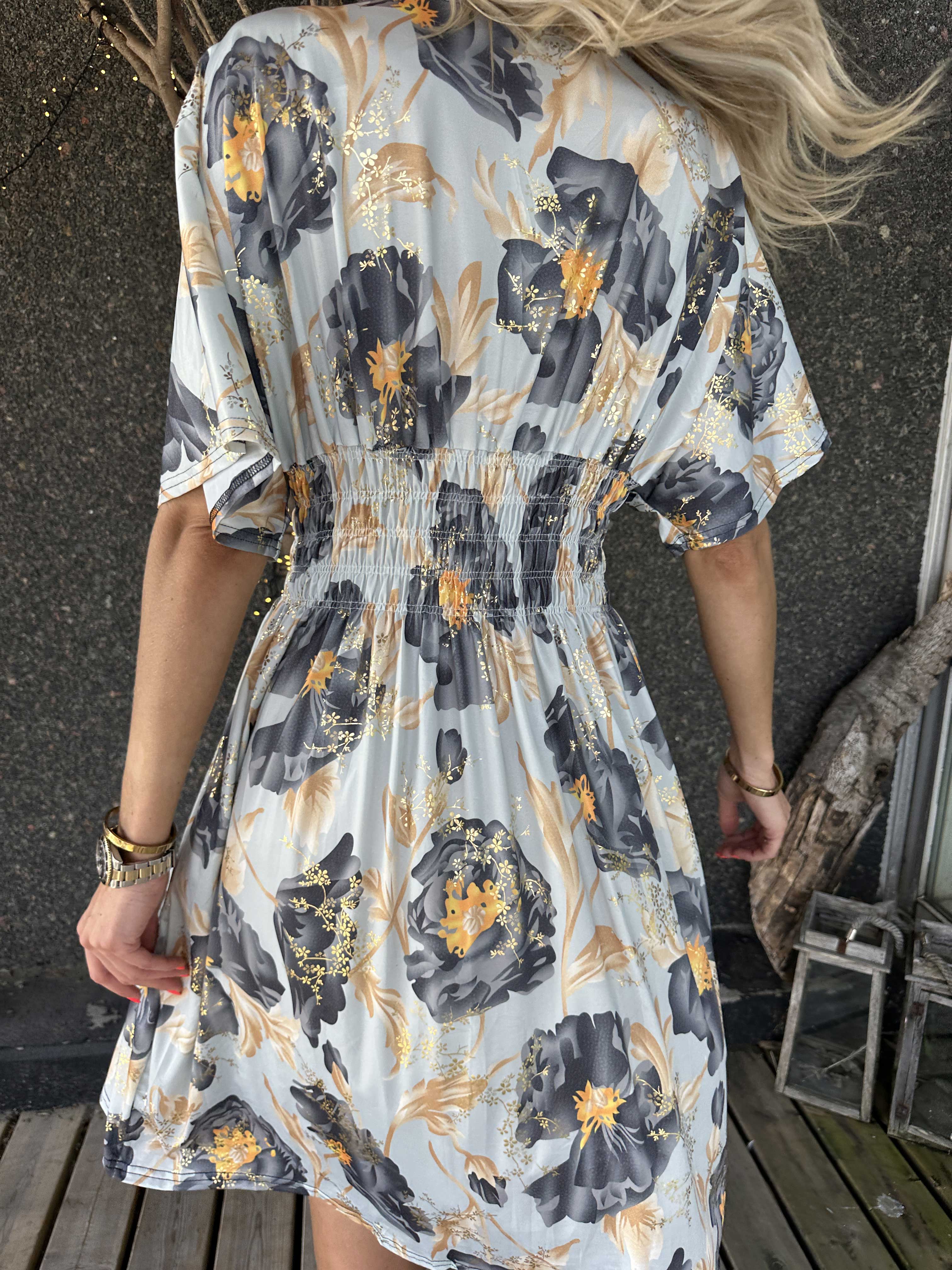 Pams Botanic Short - Stretchig blommig klänning