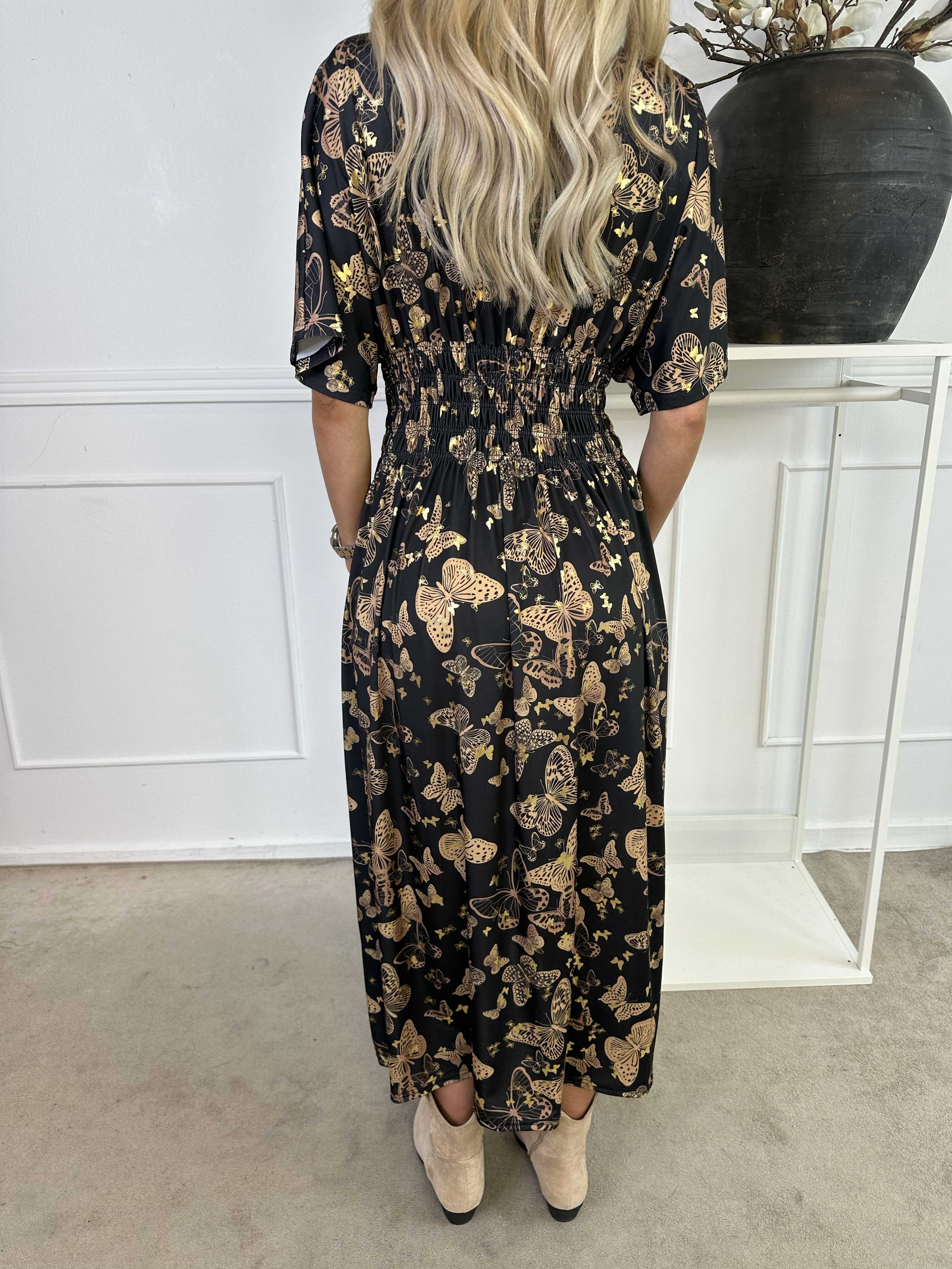 Pams Butterfly - Lång elastisk klänning med smockad midja