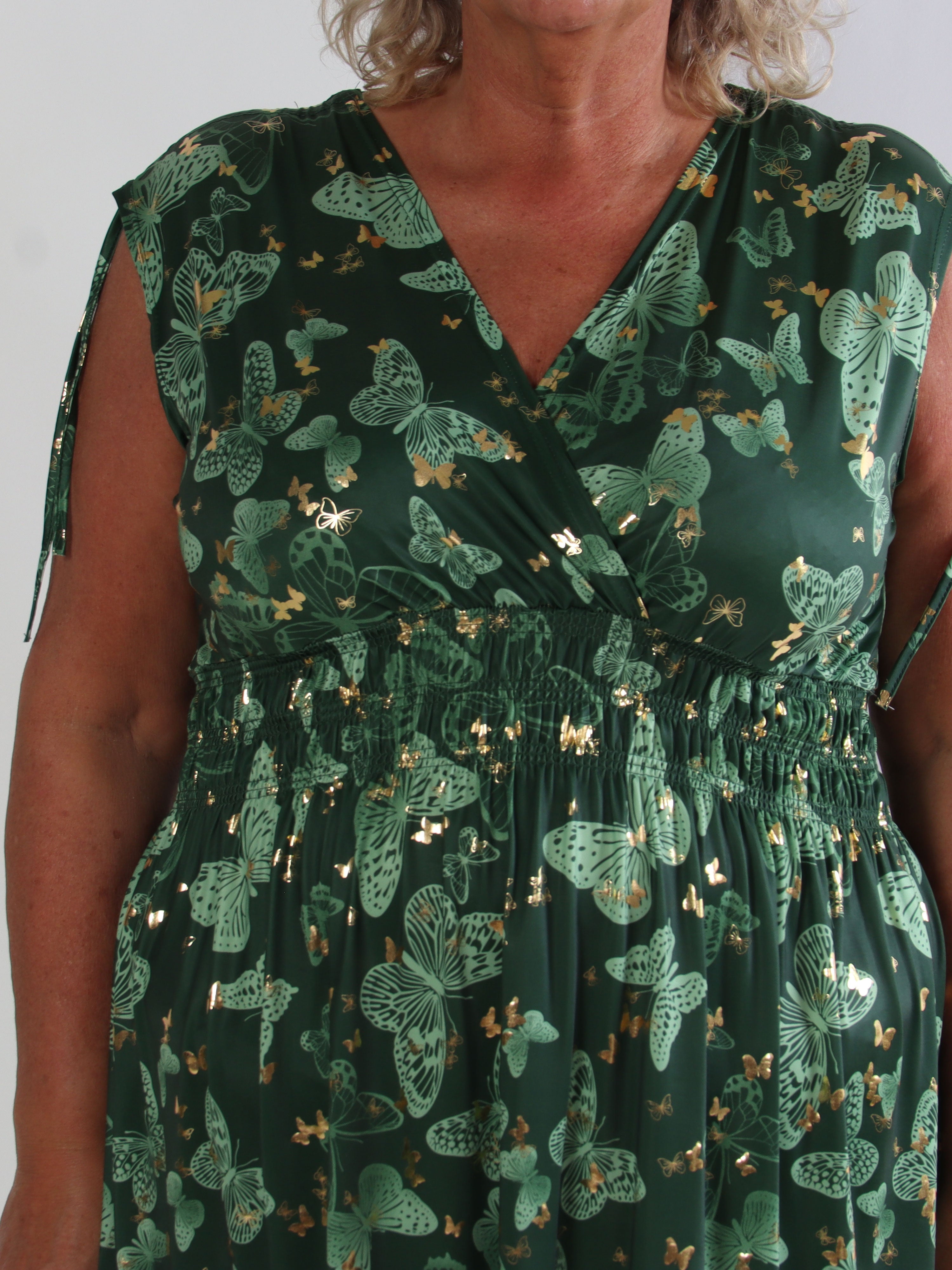 Pams Butterfly Sleeveless Short - Elastisk plus size klänning med fjärilstryck och smock i midjan