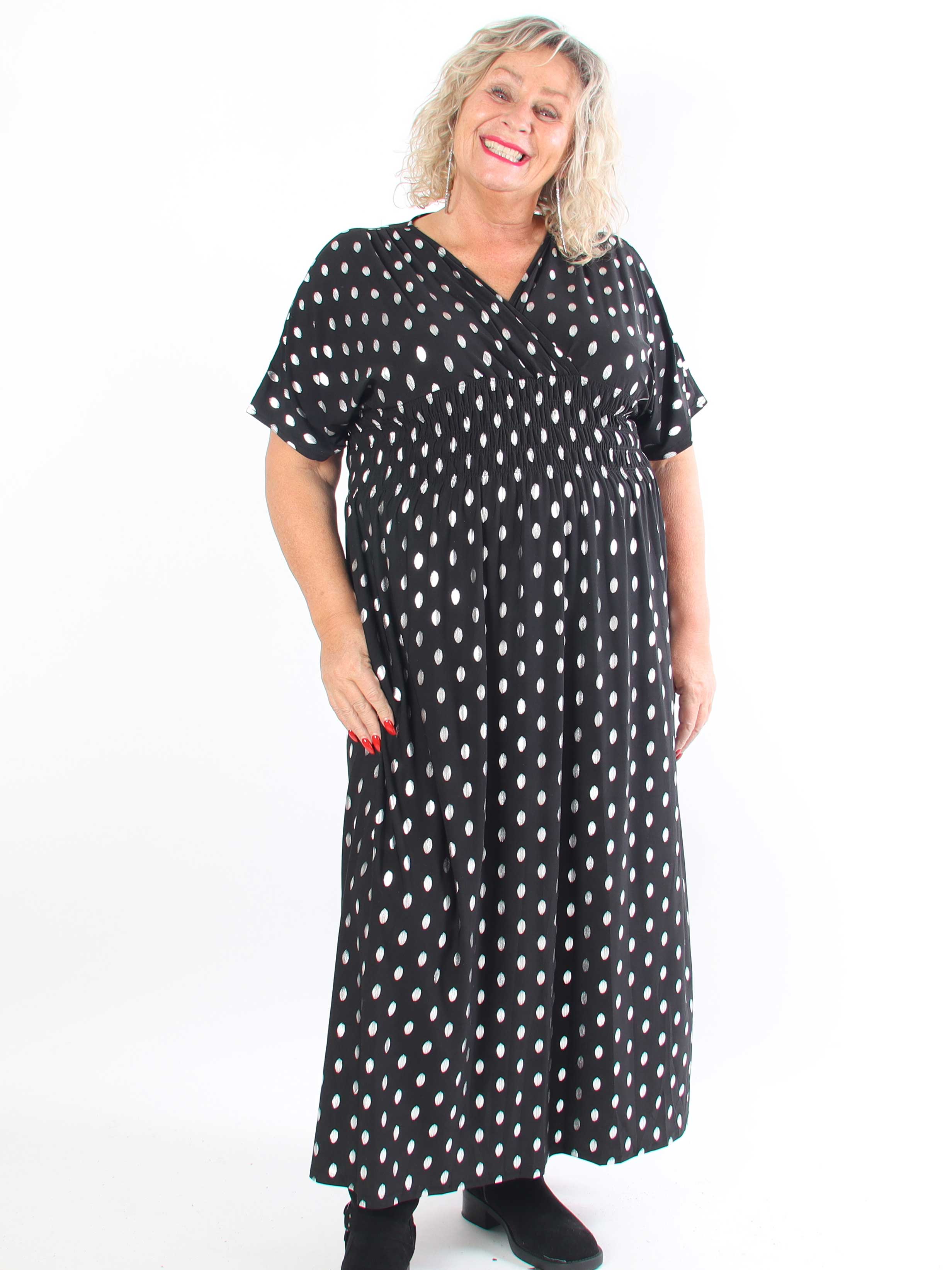 Pams Dot - Lång stretchig plus size-klänning med prickig detalj