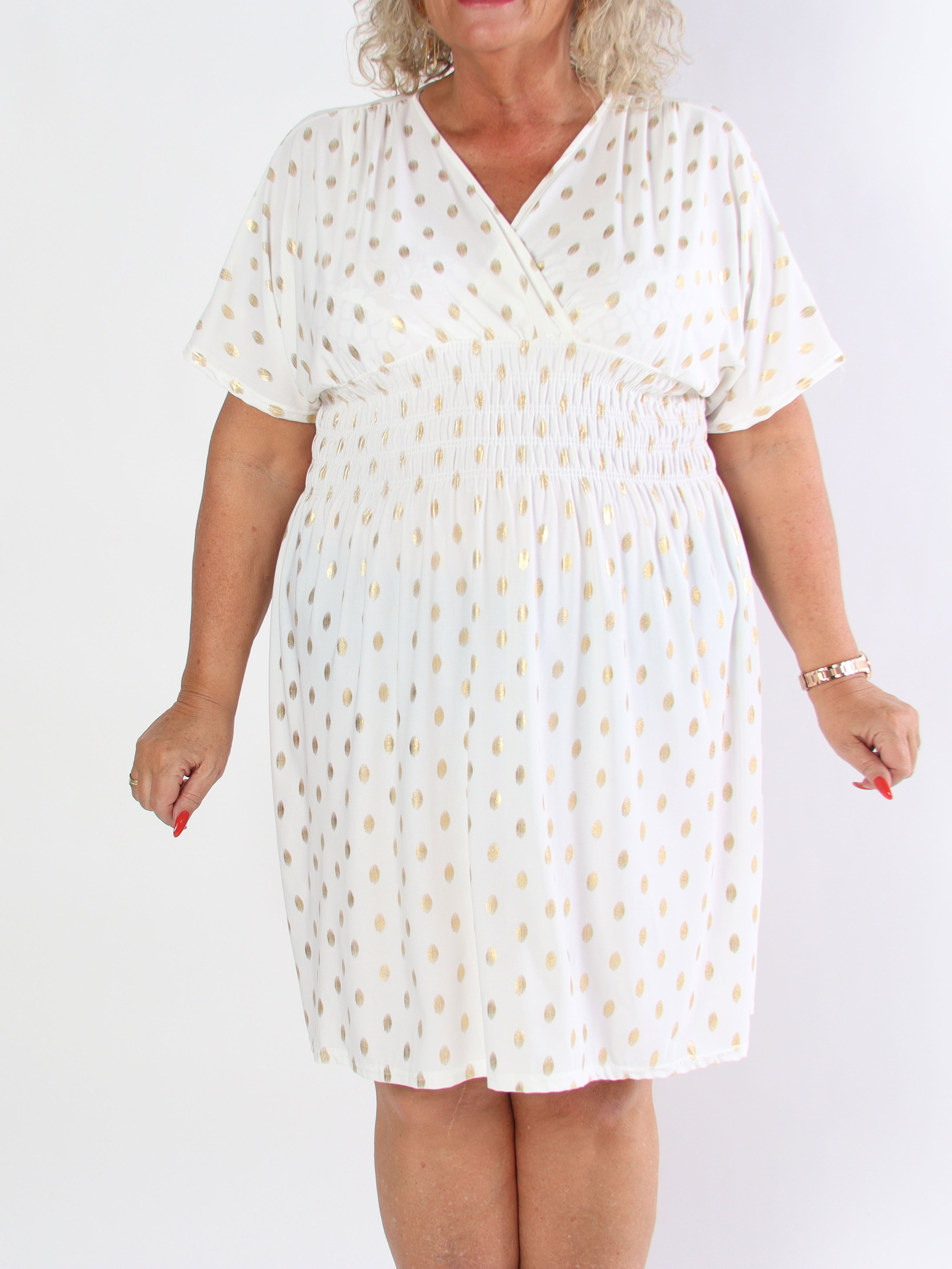 Pams Dot Short - Elastisk klänning i plus size med guldprickar