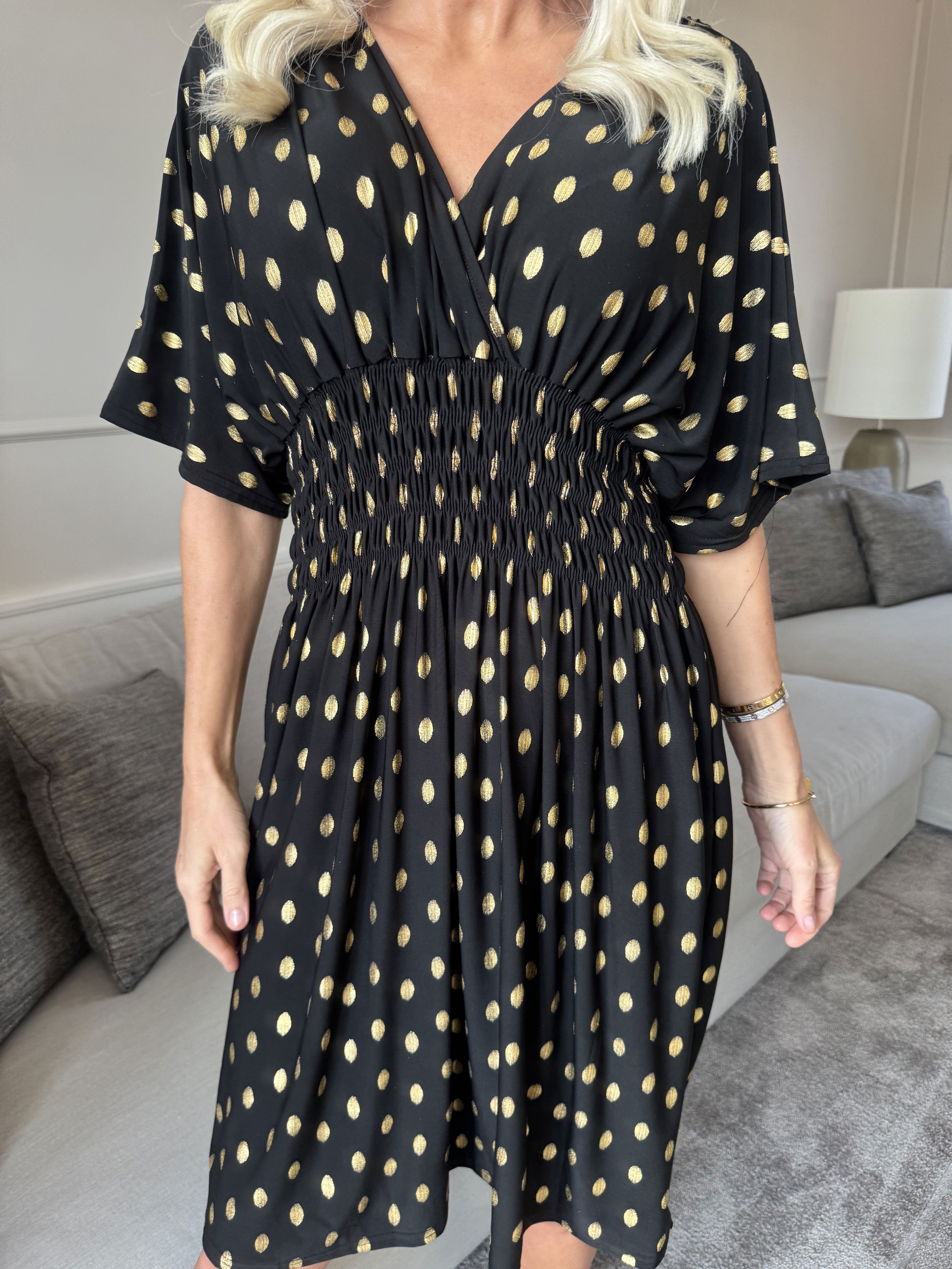 Pams Dot Short - Enfärgad elastisk klänning med guldprickar