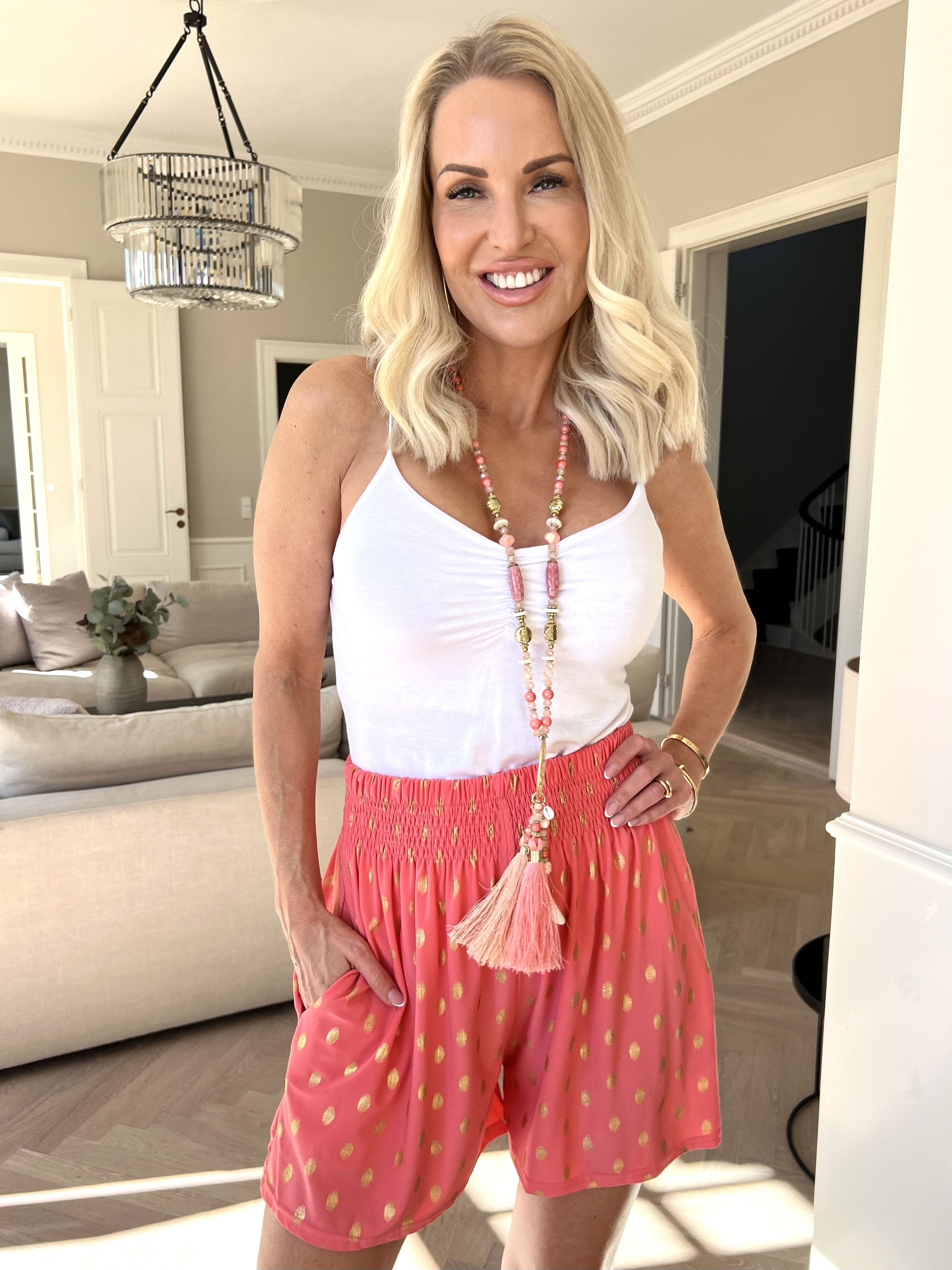 Pams Dot Shorts - Löst sittande shorts i stretchigt tyg med guldprickar