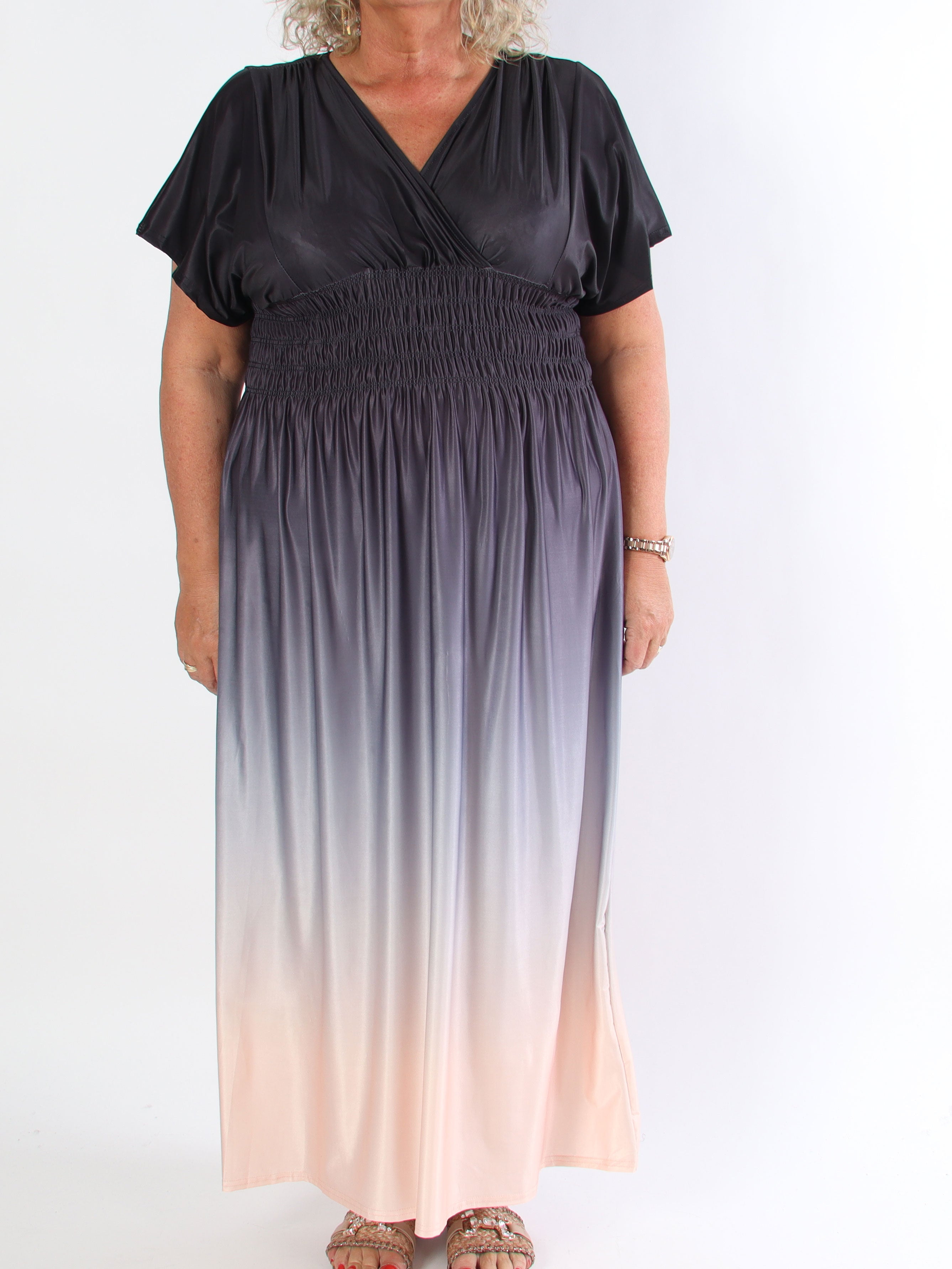 Pams Fade - Lång mångfärgad stretchig plus size klänning