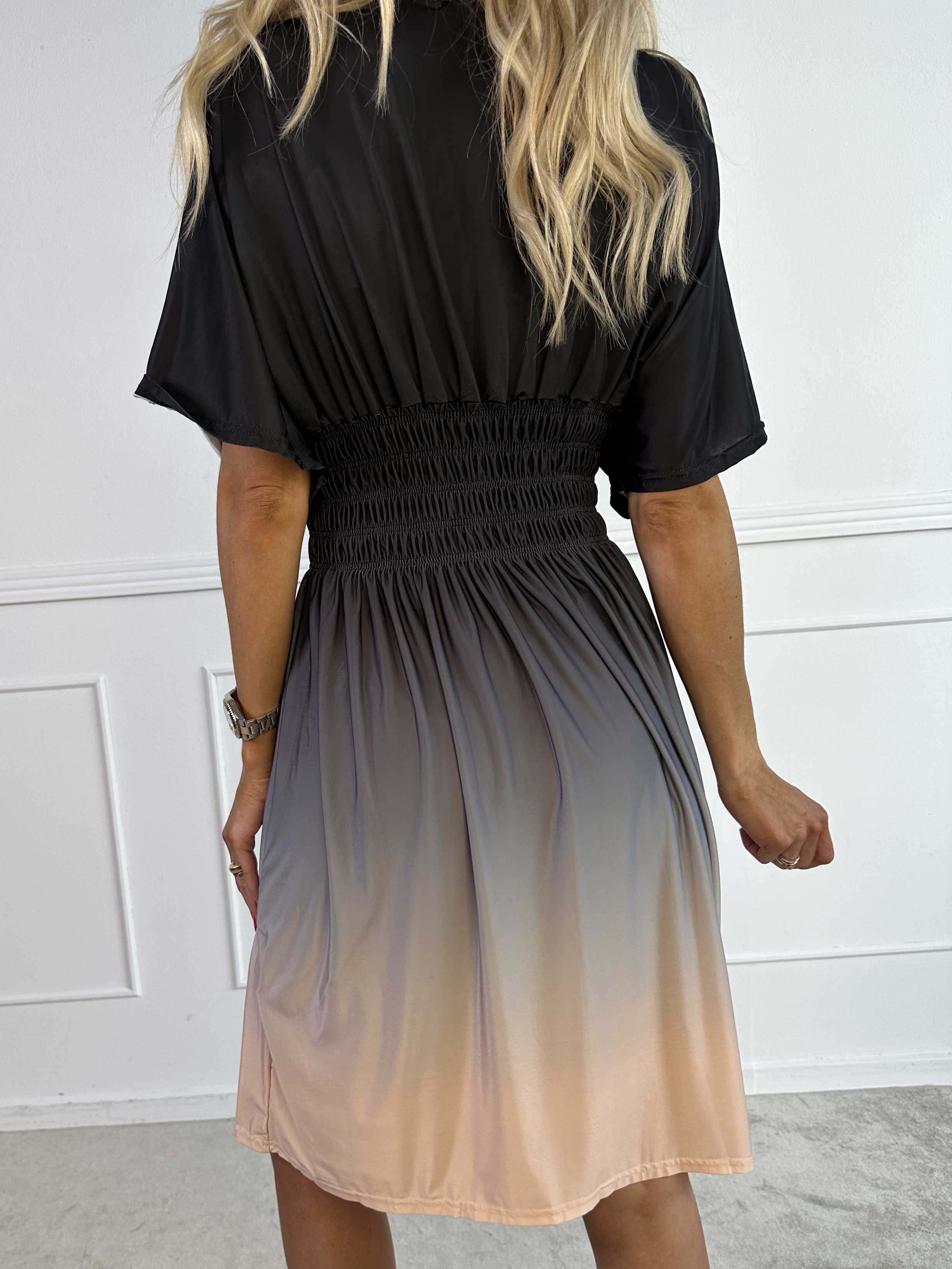 Pams Fade Short - Mångfärgad elastisk klänning