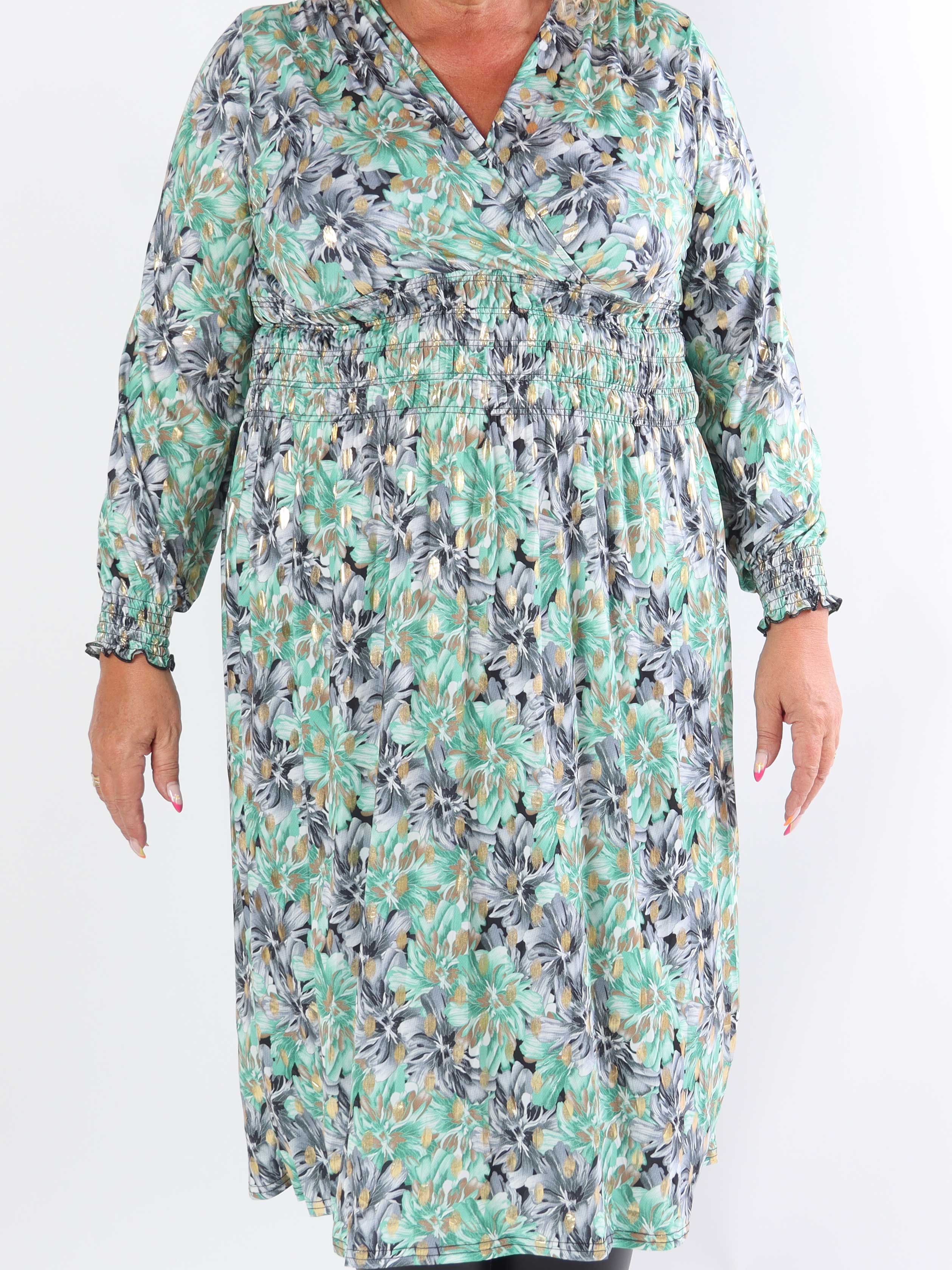 Pams Floral Midi L/S - Elastisk plus size-klänning i skrynkelfritt tyg