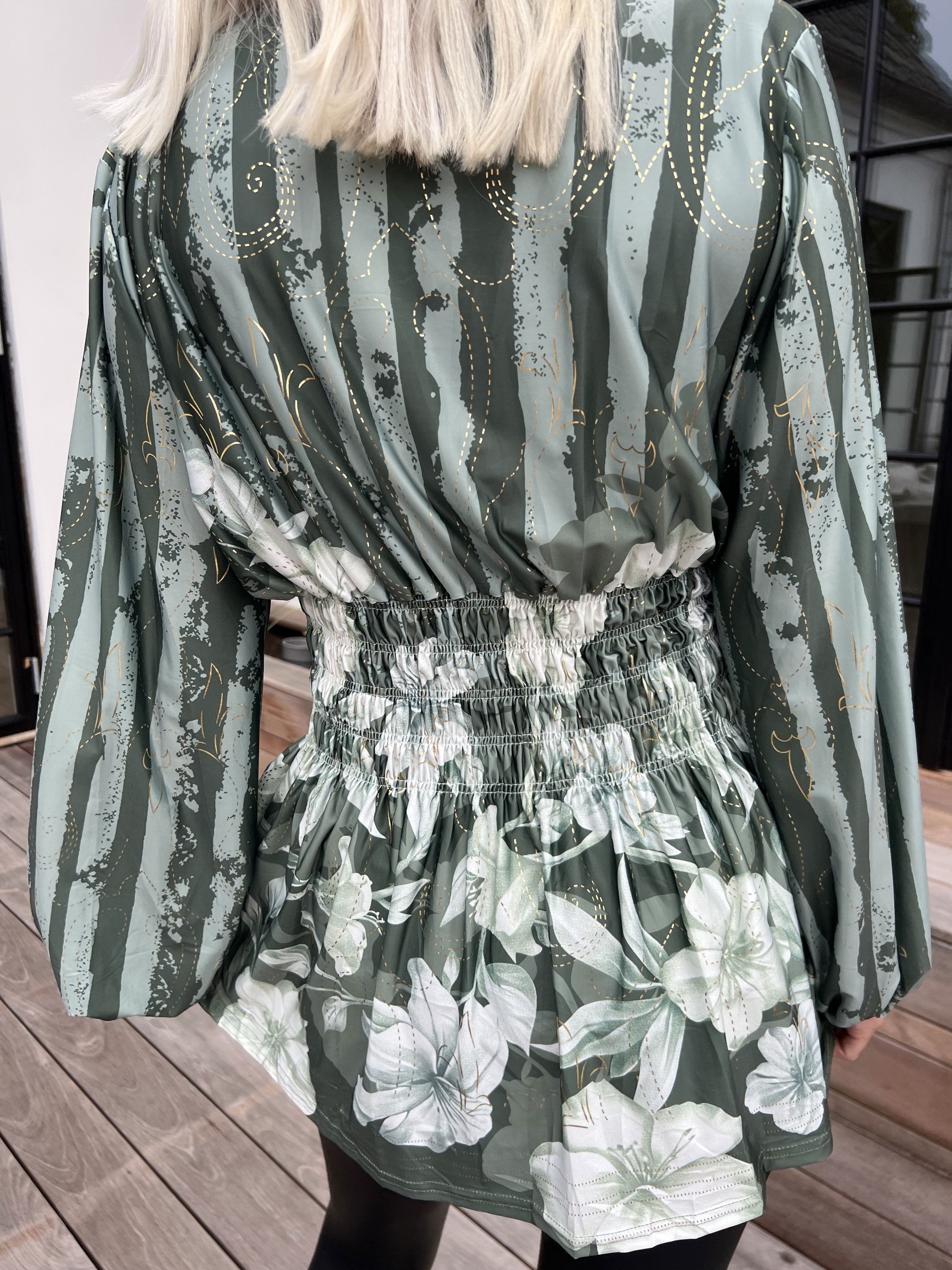 Pams Floral Stripe Shirt L/S - Elastisk blus med blommigt mönster och gulddetaljer